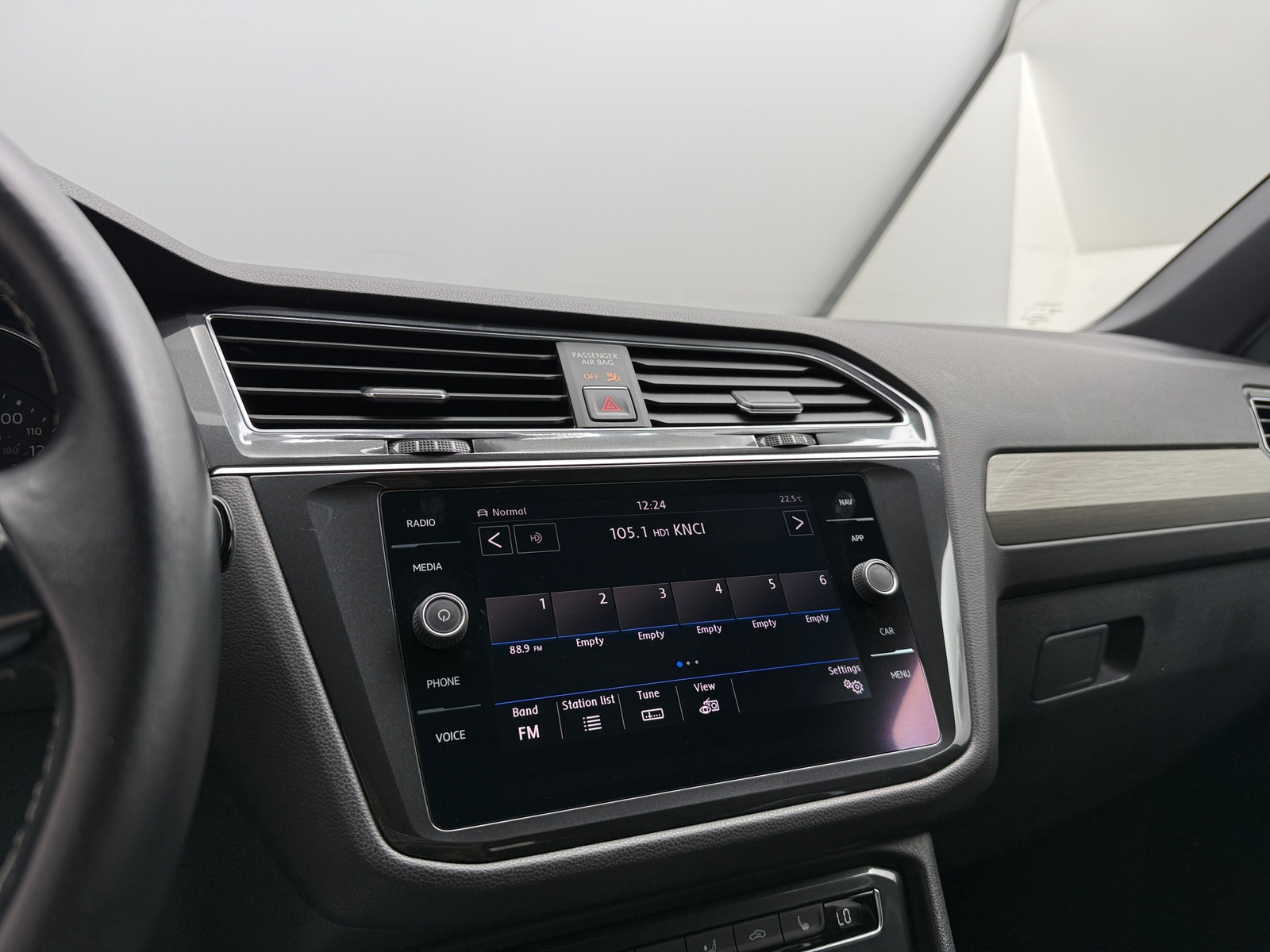 Thumbnail: 2018 Volkswagen Tiguan - 3