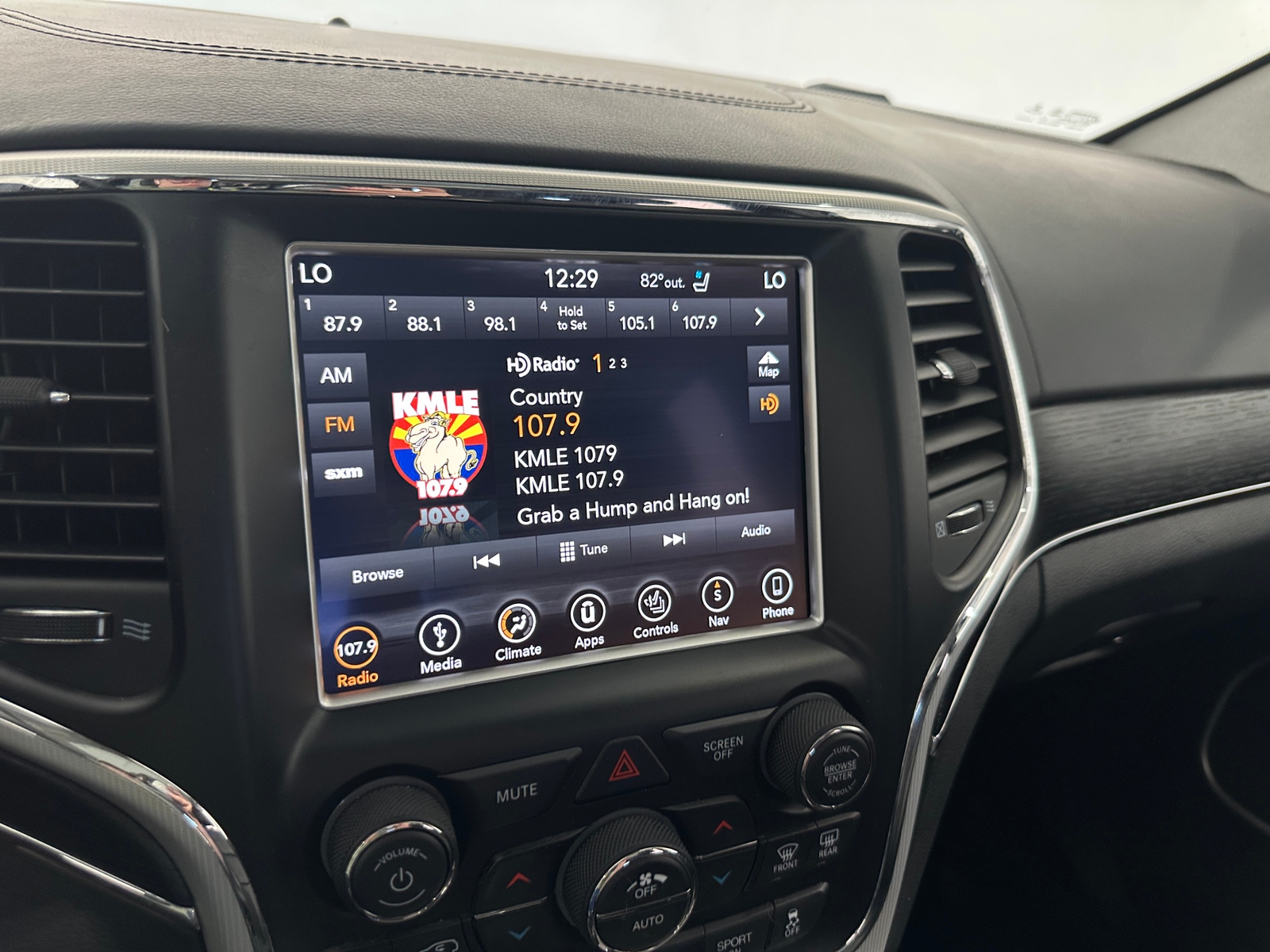 Thumbnail: 2018 Jeep Grand Cherokee - 3