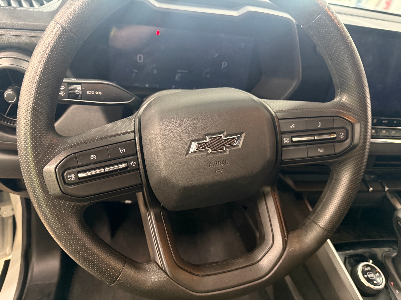 Thumbnail: 2024 Chevrolet Colorado - 5