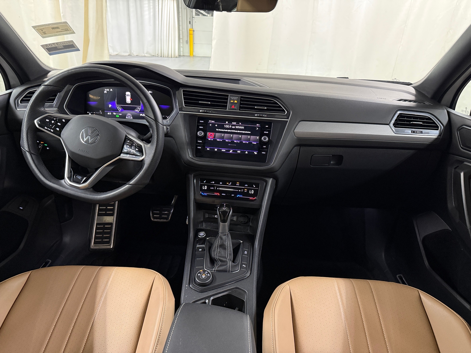 Thumbnail: 2024 Volkswagen Tiguan - 3