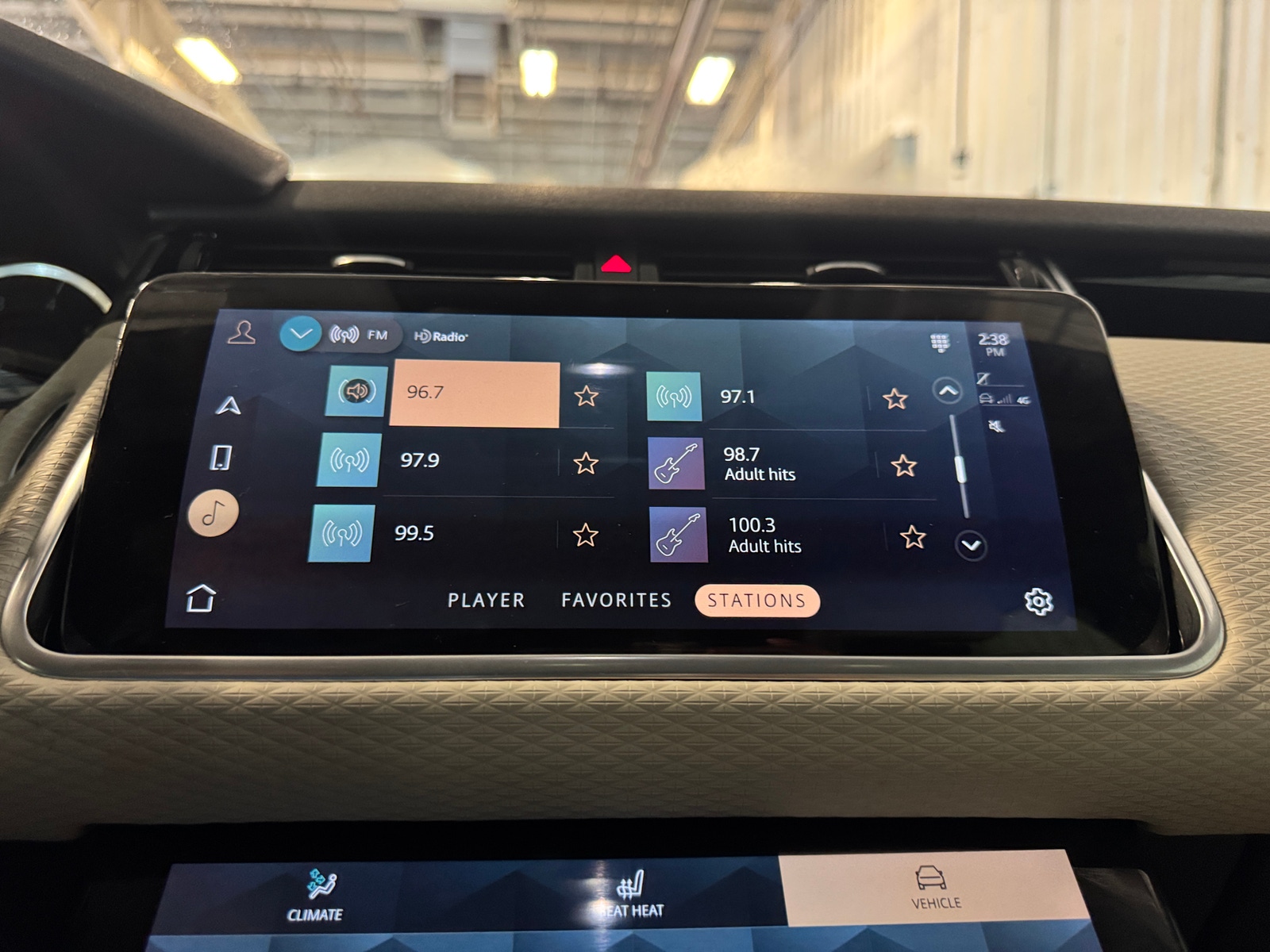 Thumbnail: 2021 Land Rover Range Rover Velar - 3