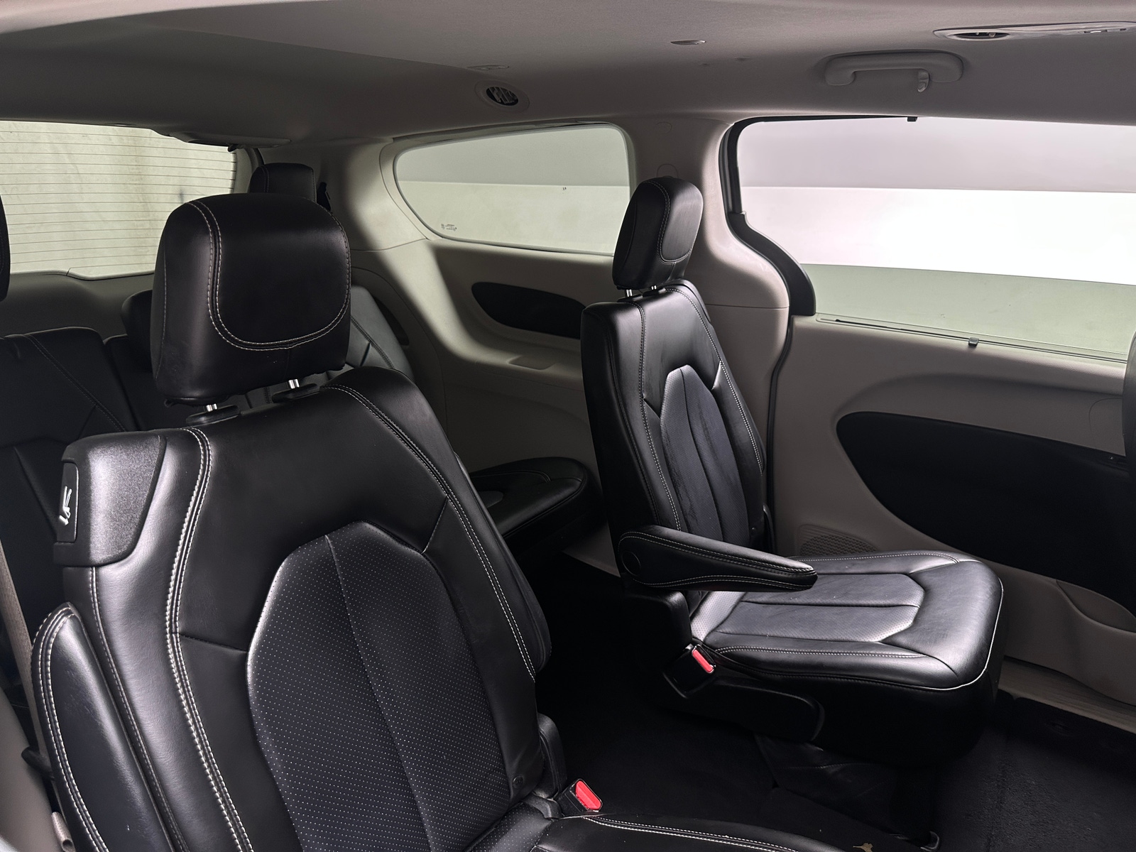 Thumbnail: 2023 Chrysler Pacifica - 5