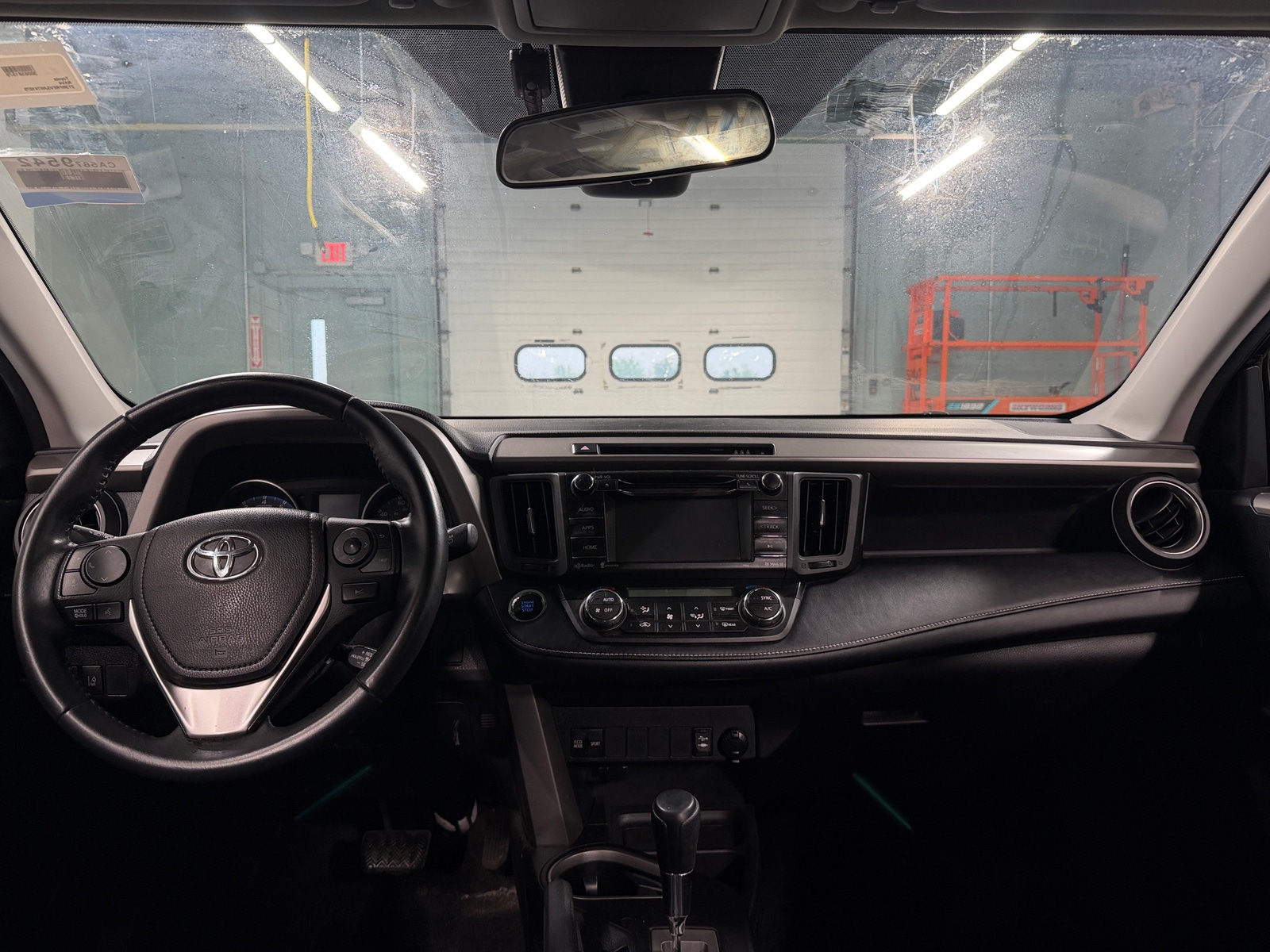 Thumbnail: 2018 Toyota RAV4 - 3