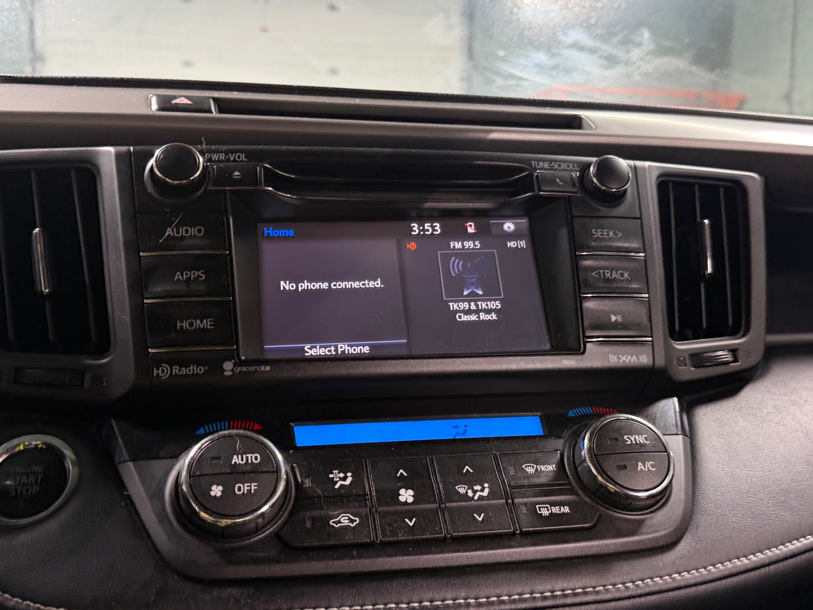 Thumbnail: 2018 Toyota RAV4 - 4