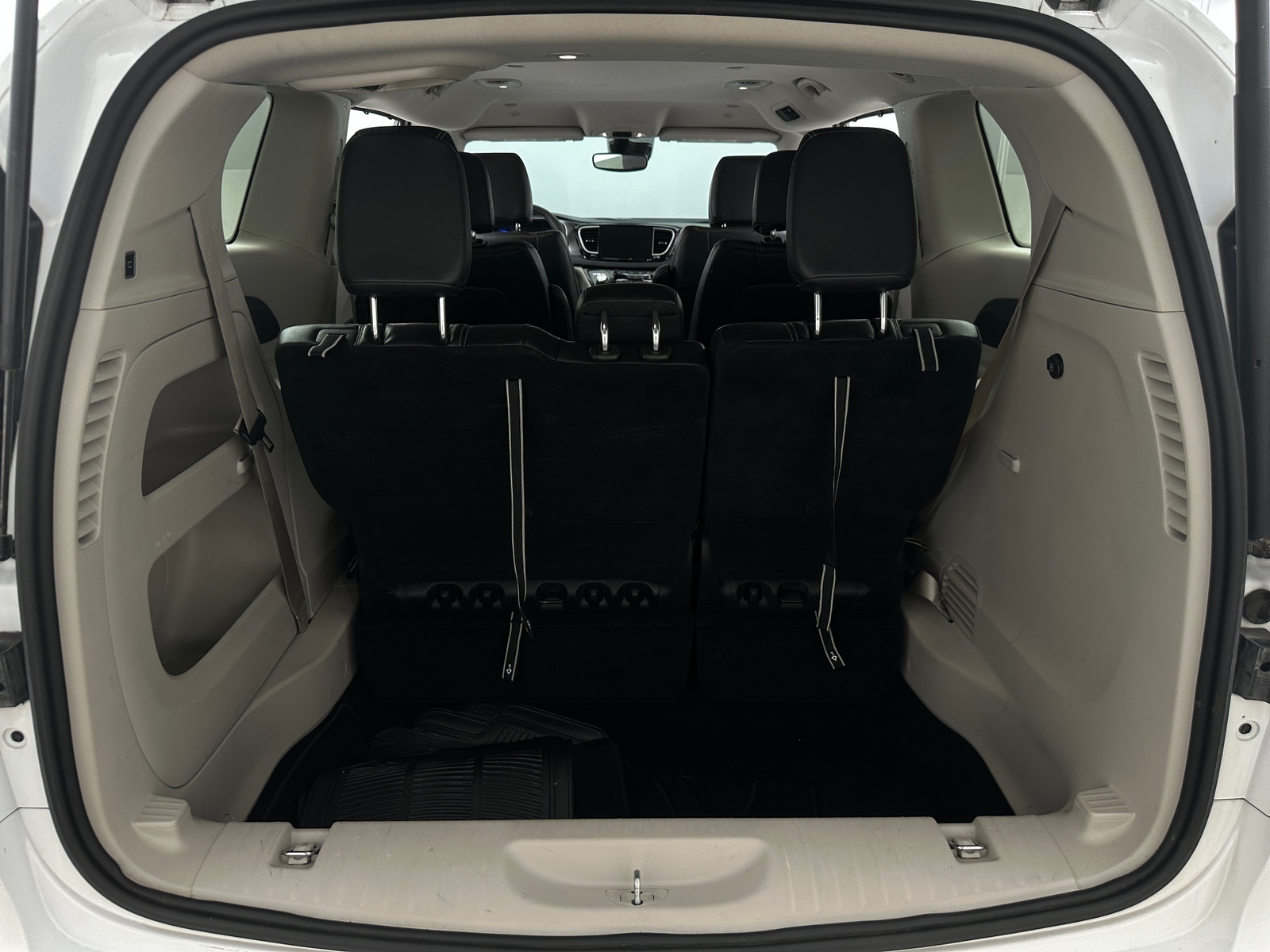 Thumbnail: 2024 Chrysler Pacifica - 6