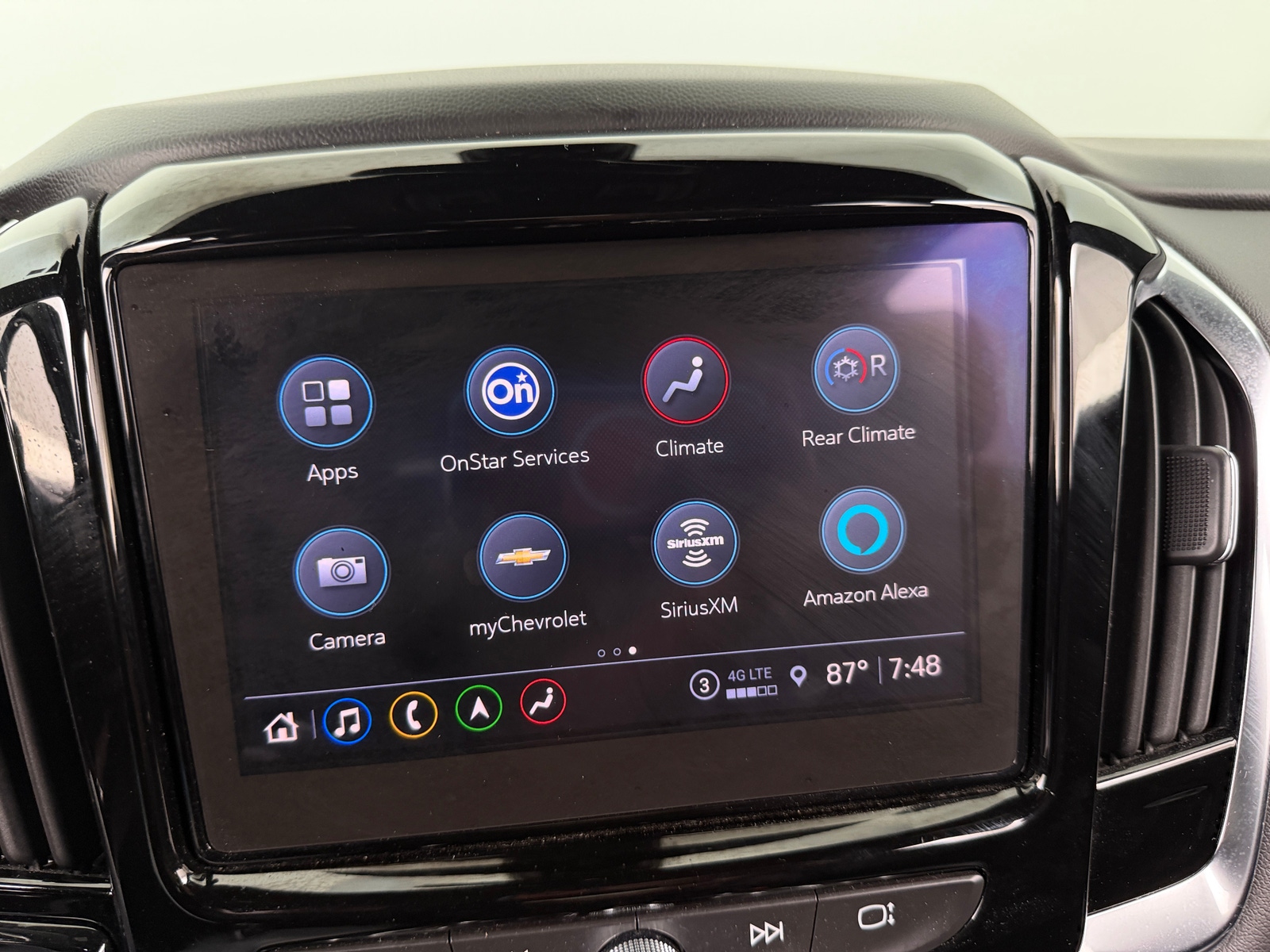 Thumbnail: 2022 Chevrolet Traverse - 3