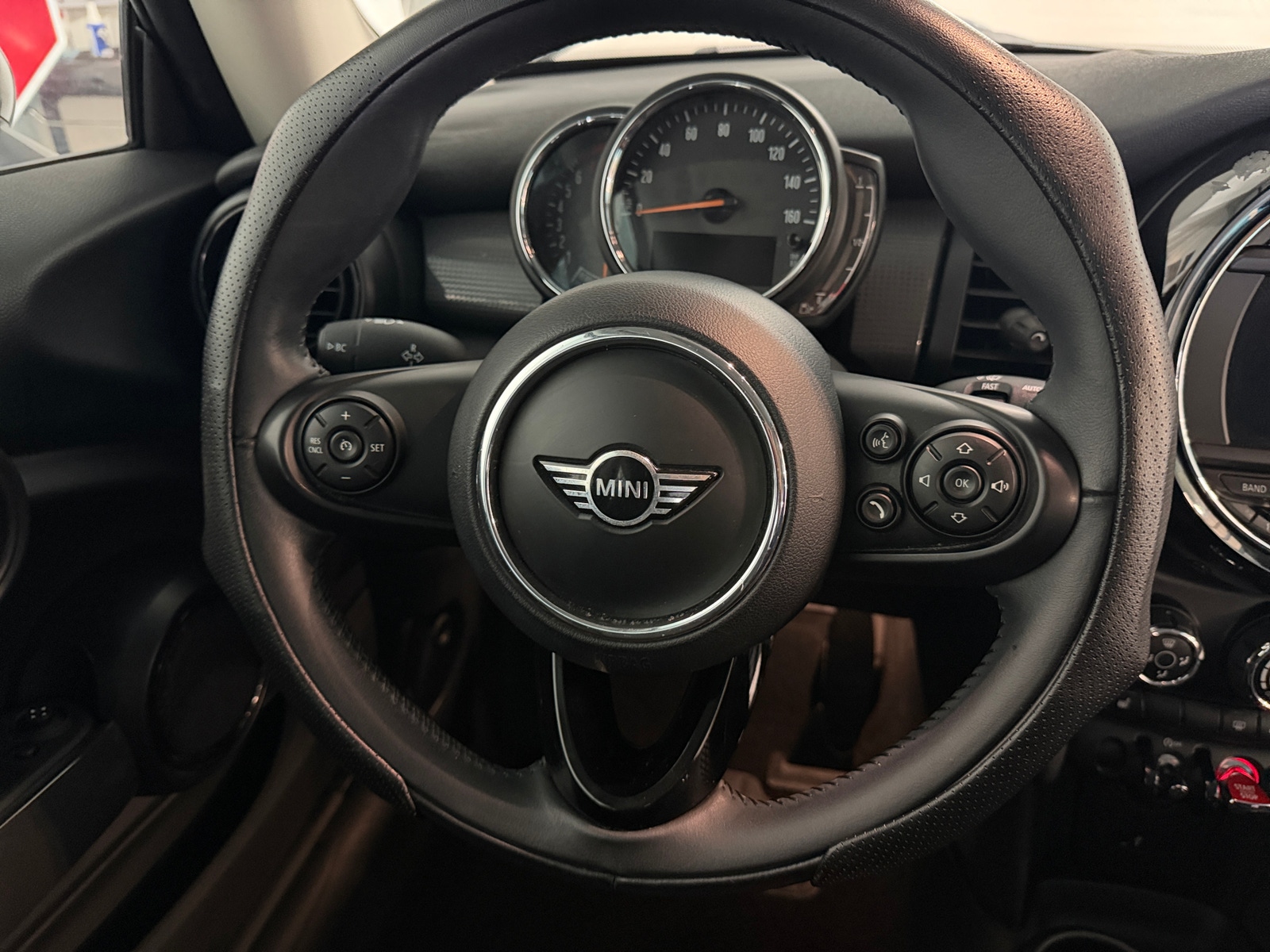 Thumbnail: 2019 MINI Cooper Hardtop - 4
