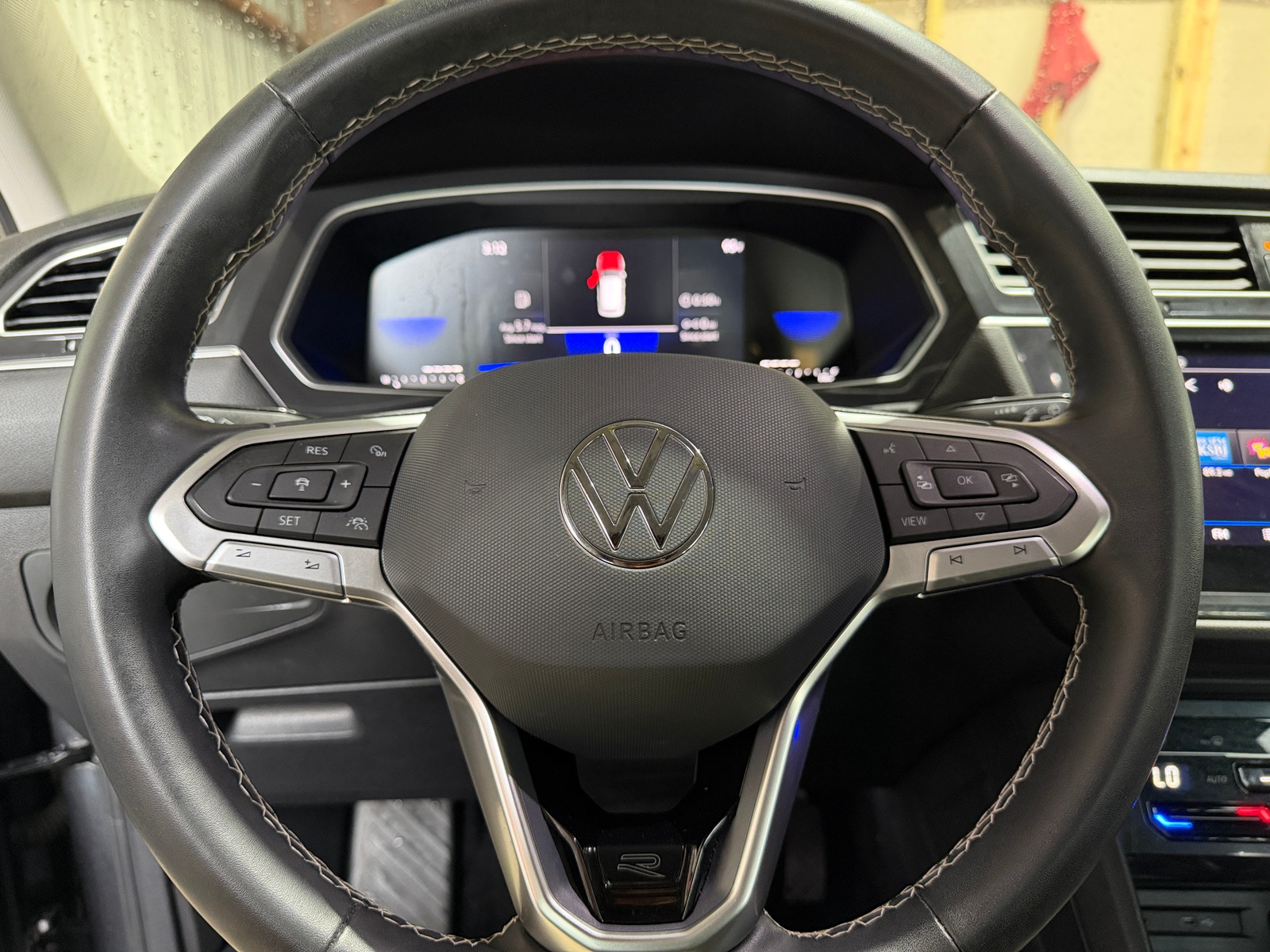 Thumbnail: 2023 Volkswagen Tiguan - 5