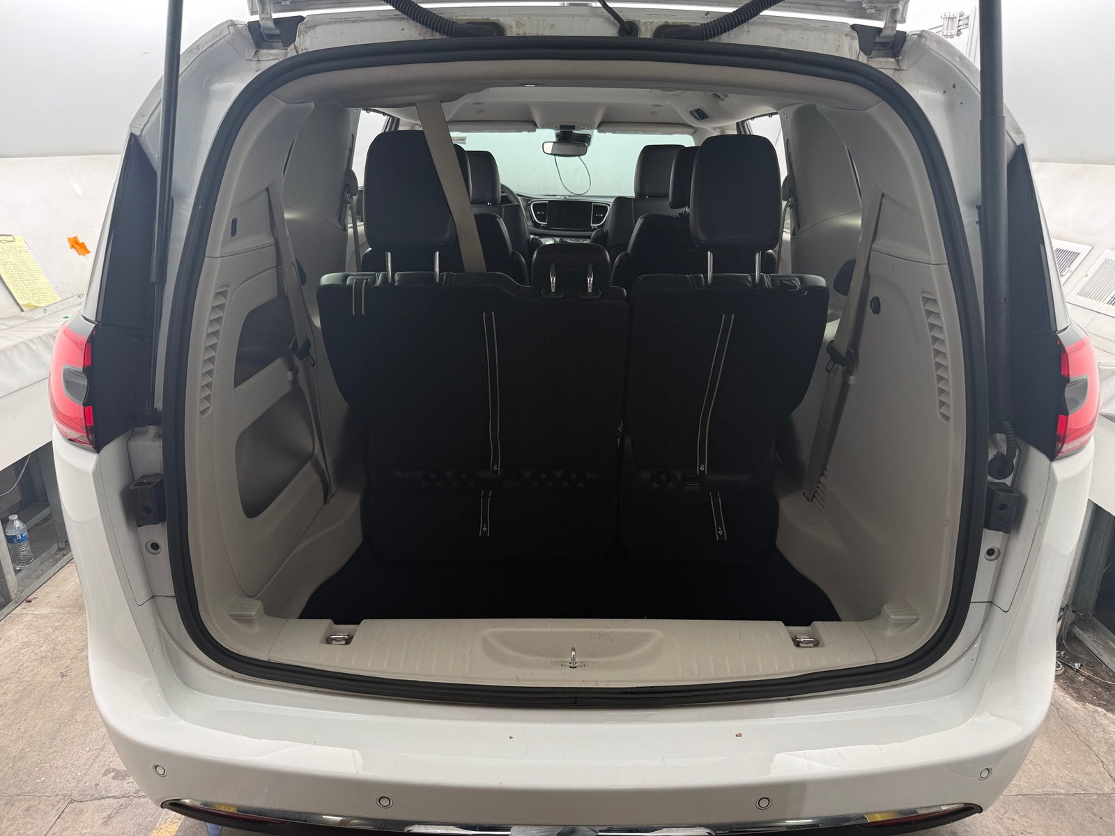 Thumbnail: 2024 Chrysler Pacifica - 6