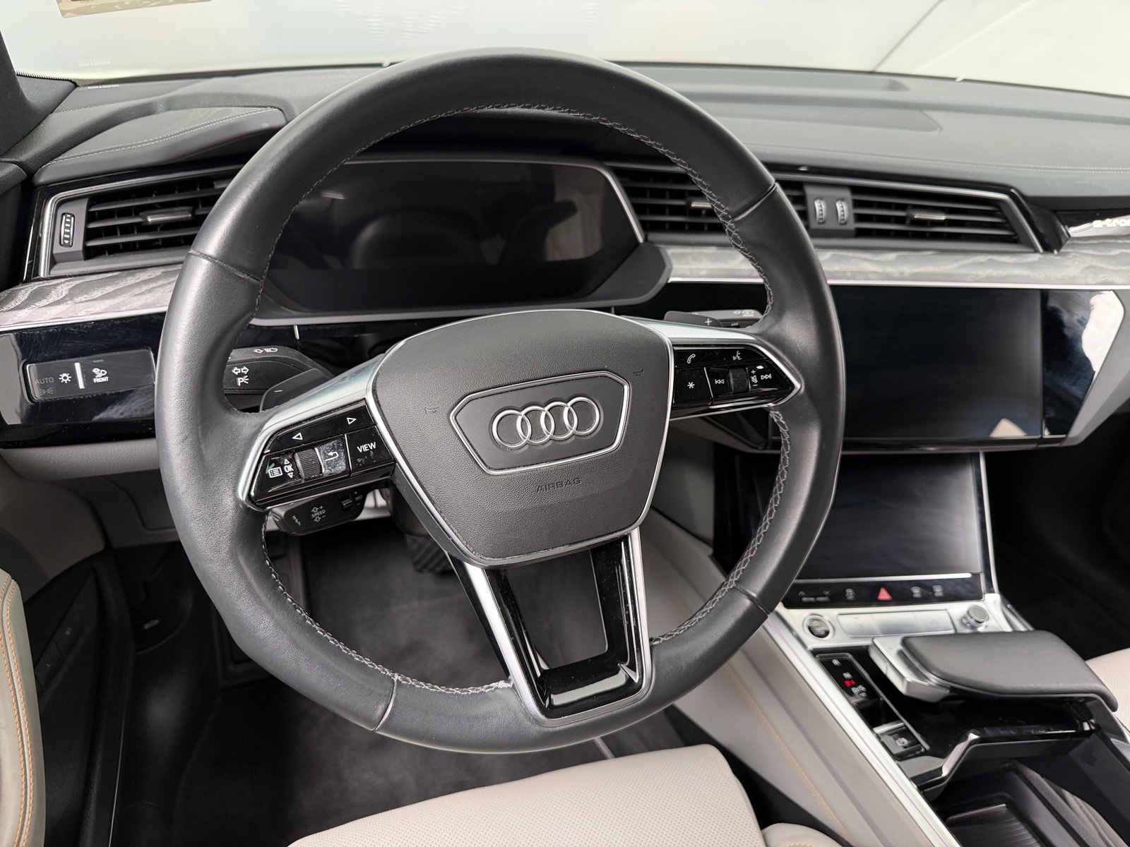 Thumbnail: 2022 Audi e-tron - 4