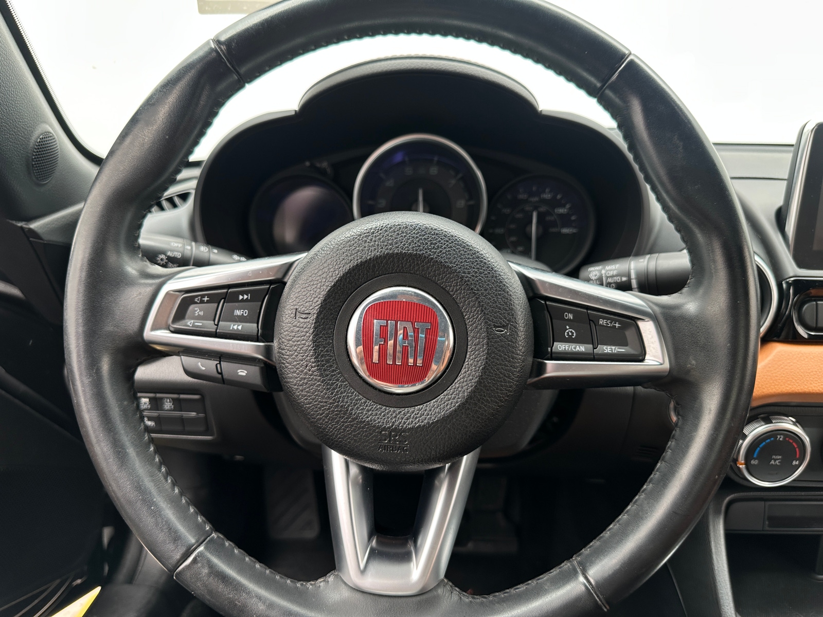 Thumbnail: 2018 Fiat 124 Spider - 3
