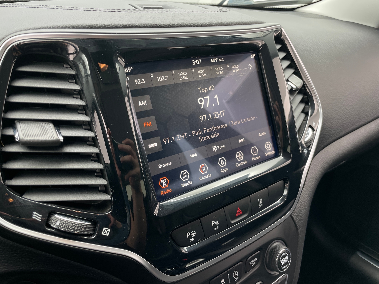 Thumbnail: 2019 Jeep Cherokee - 3
