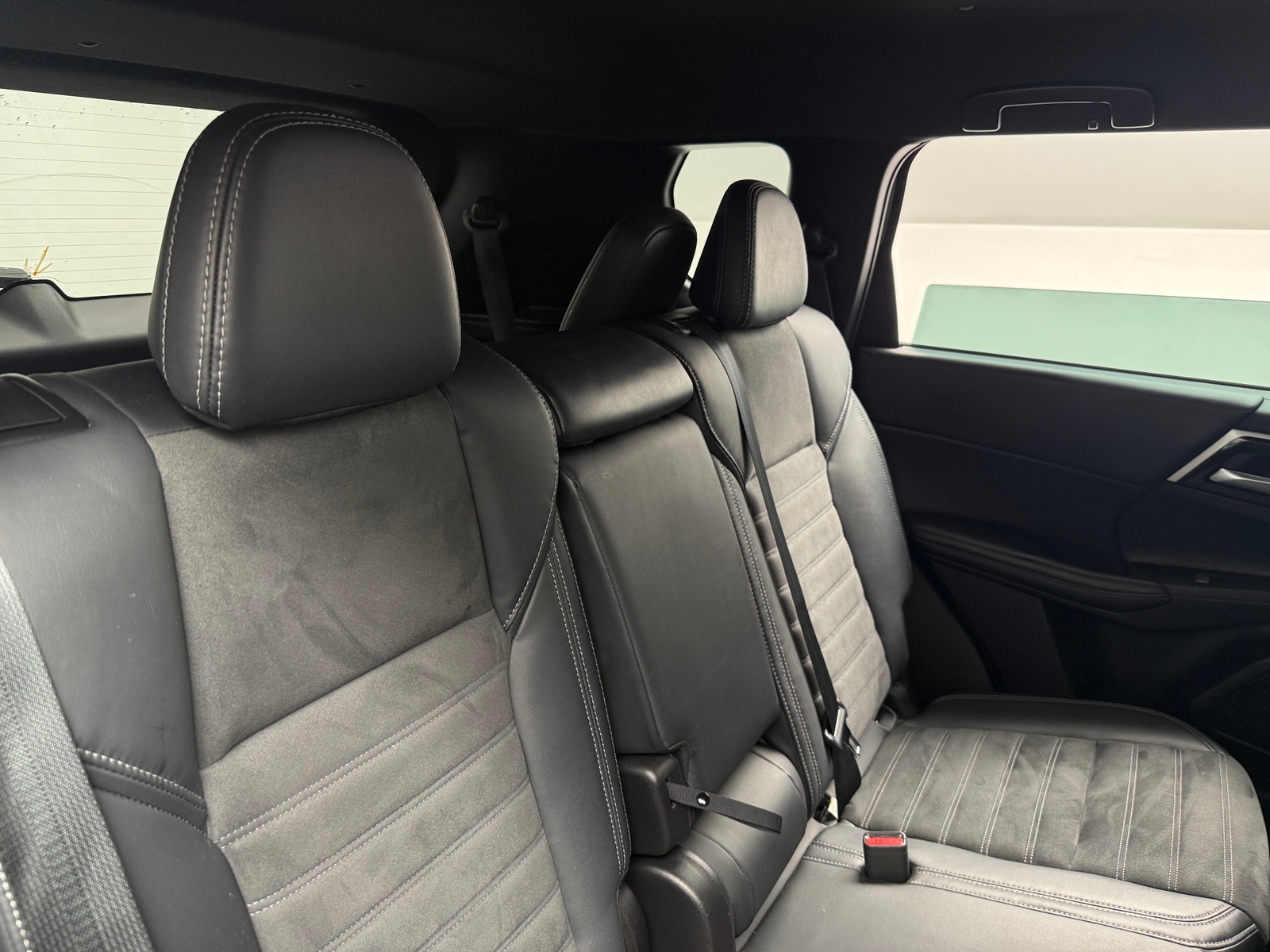 Thumbnail: 2023 Mitsubishi Outlander - 5