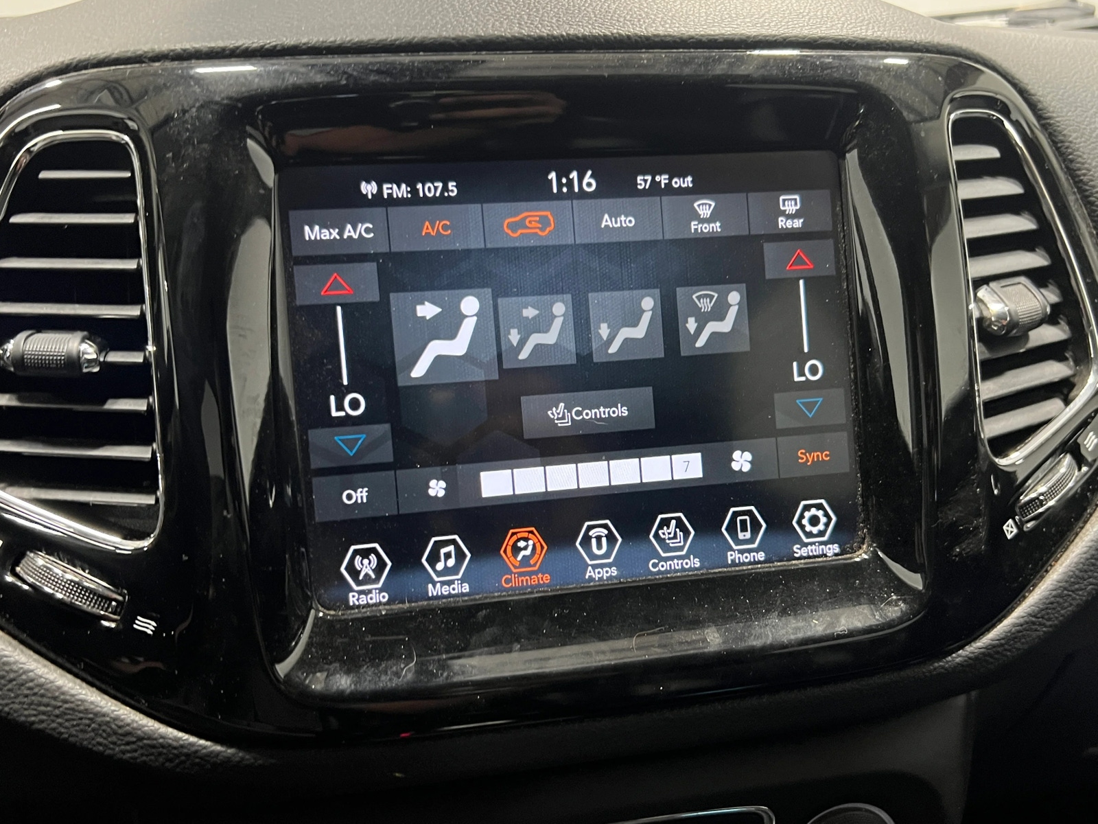 Thumbnail: 2019 Jeep Compass - 3