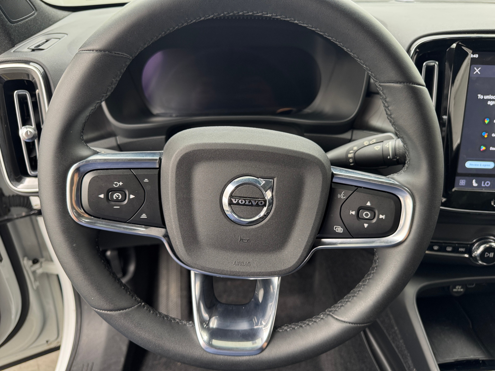 Thumbnail: 2023 Volvo C40 - 4