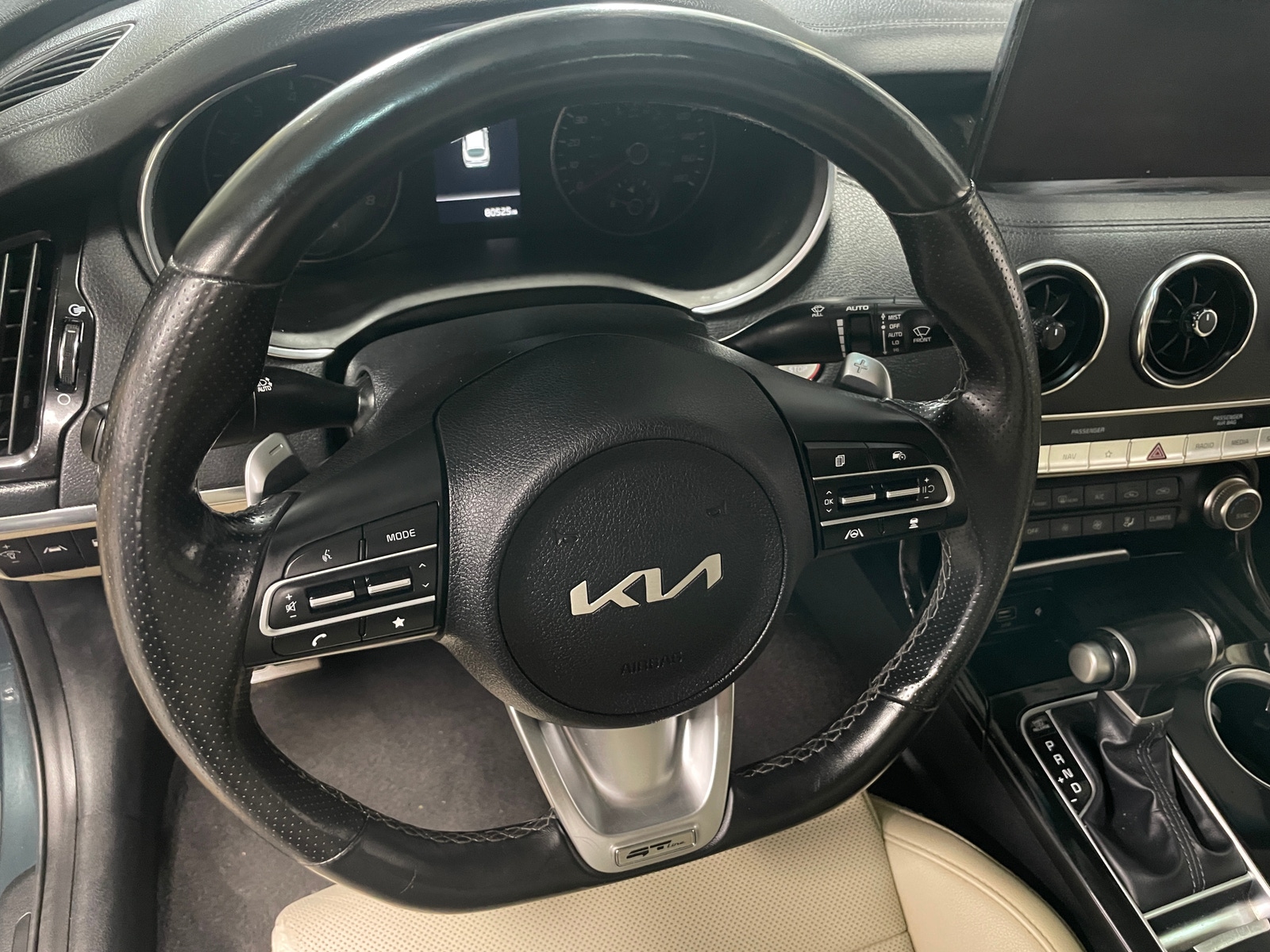 Thumbnail: 2023 Kia Stinger - 4