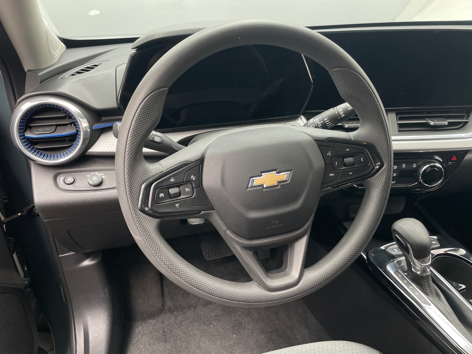 Thumbnail: 2025 Chevrolet Trax - 4