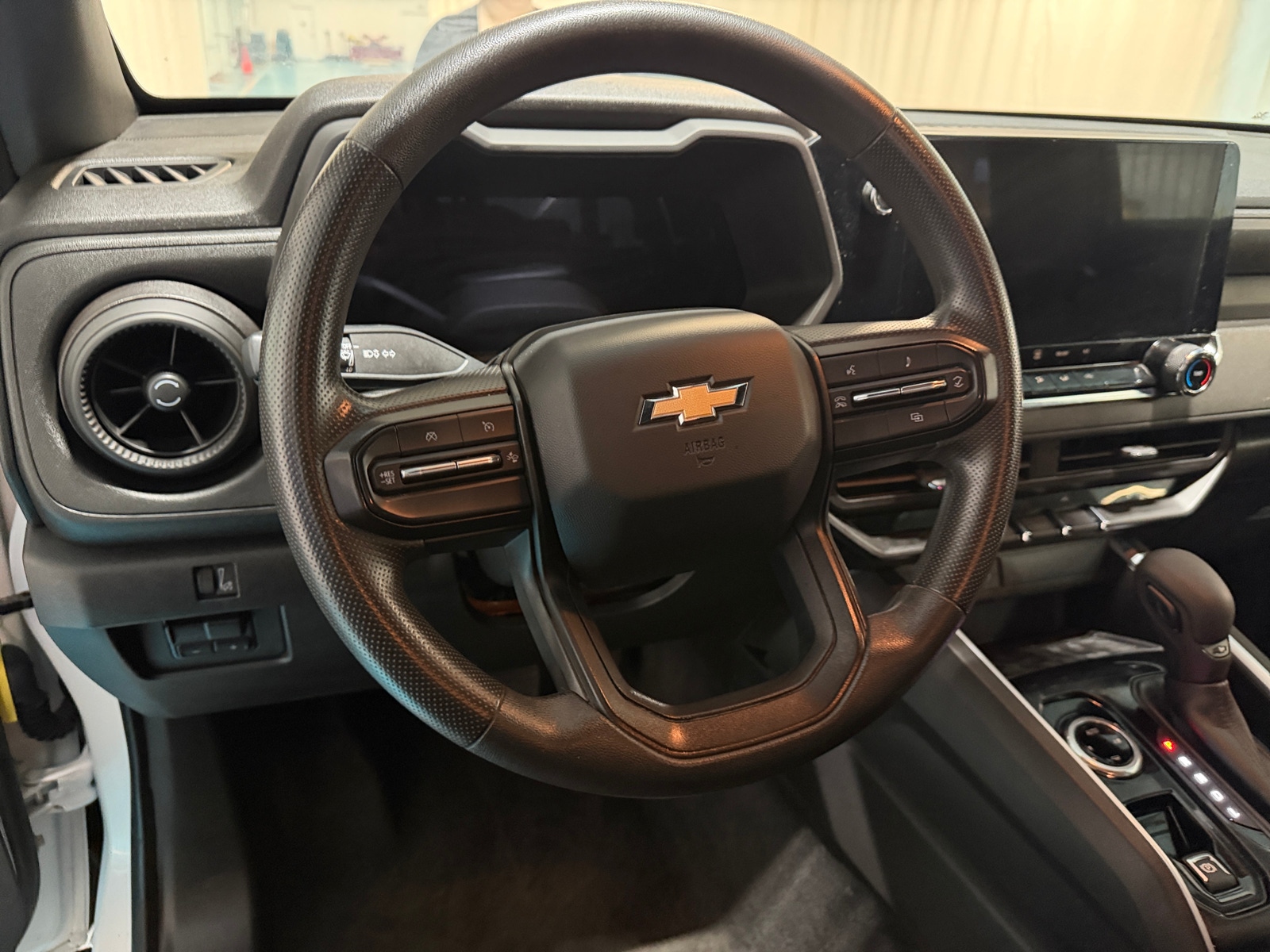 Thumbnail: 2023 Chevrolet Colorado - 5