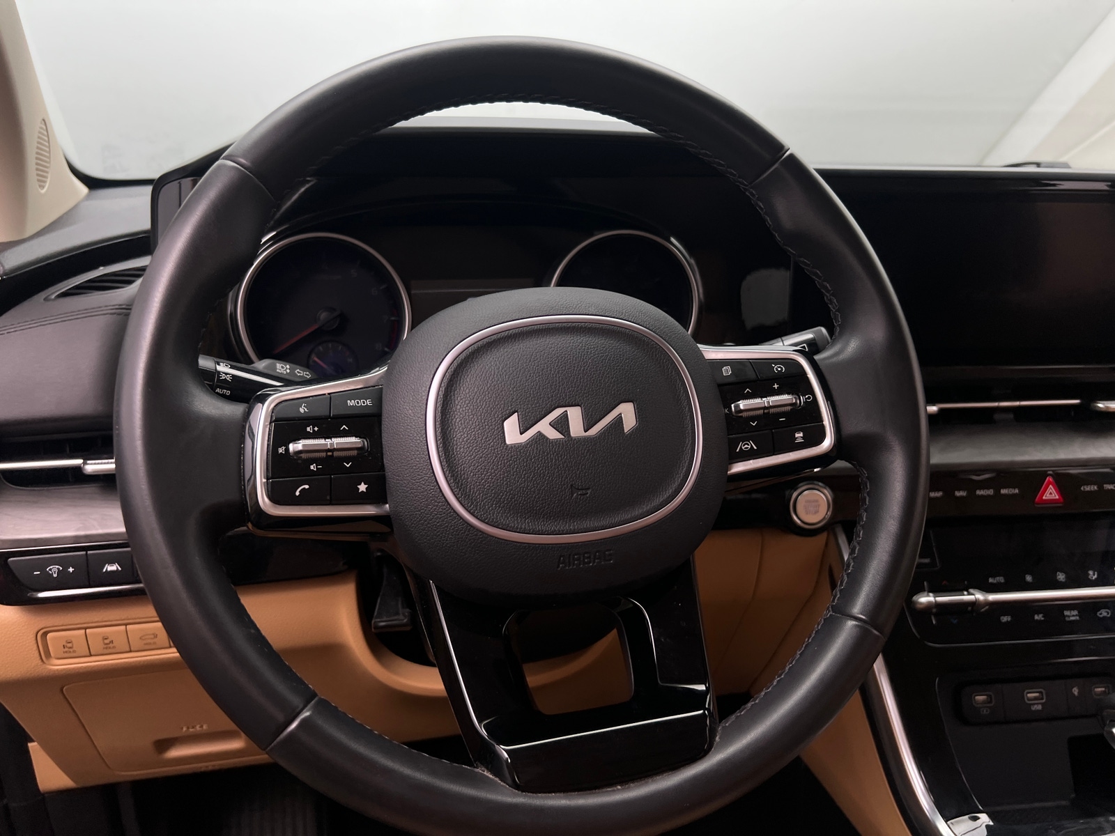 Thumbnail: 2024 Kia Carnival - 4