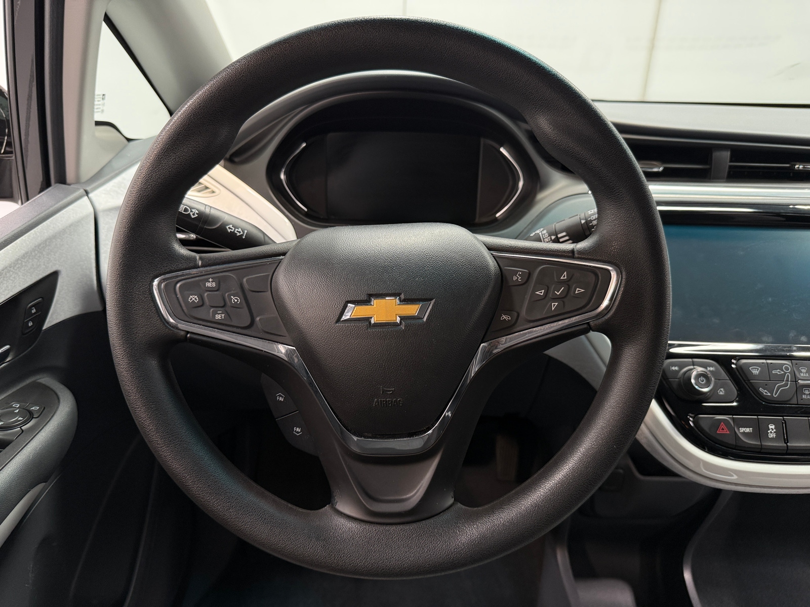 Thumbnail: 2018 Chevrolet Bolt EV - 5