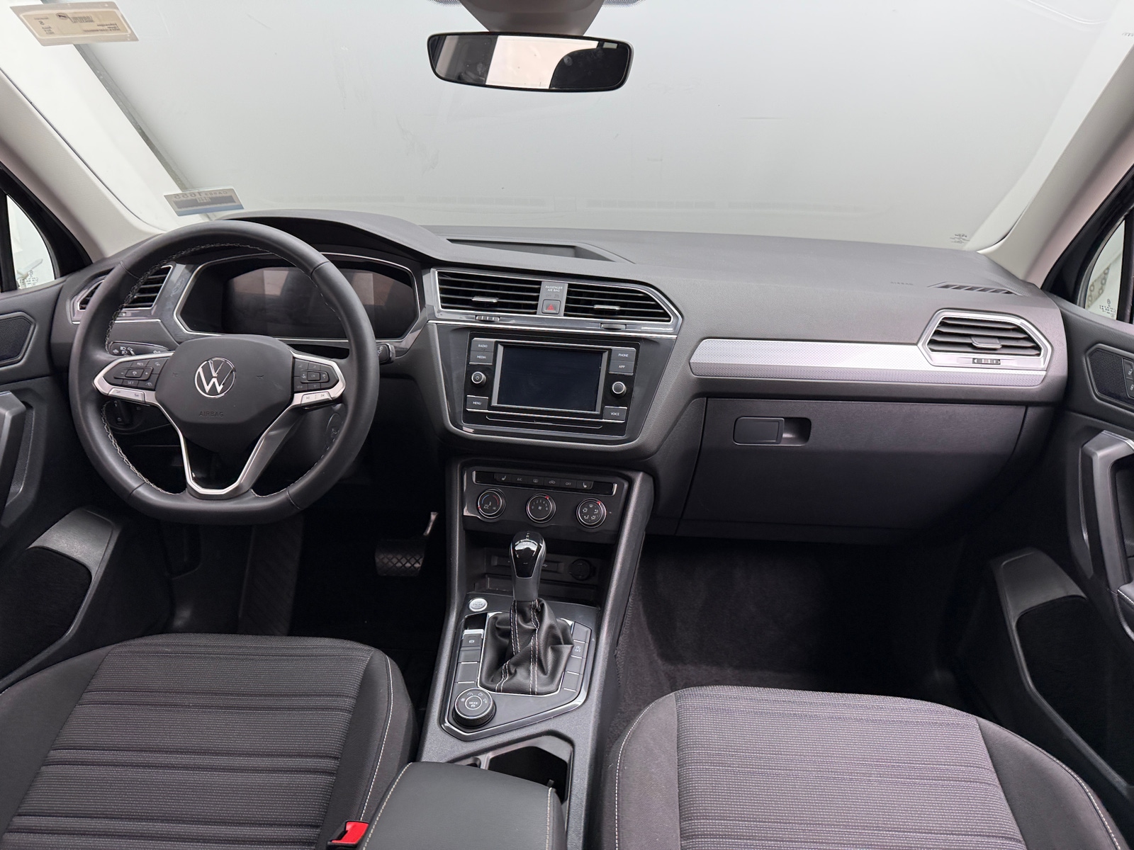 Thumbnail: 2023 Volkswagen Tiguan - 3
