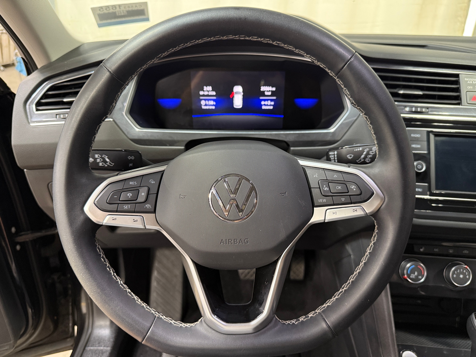 Thumbnail: 2023 Volkswagen Tiguan - 5