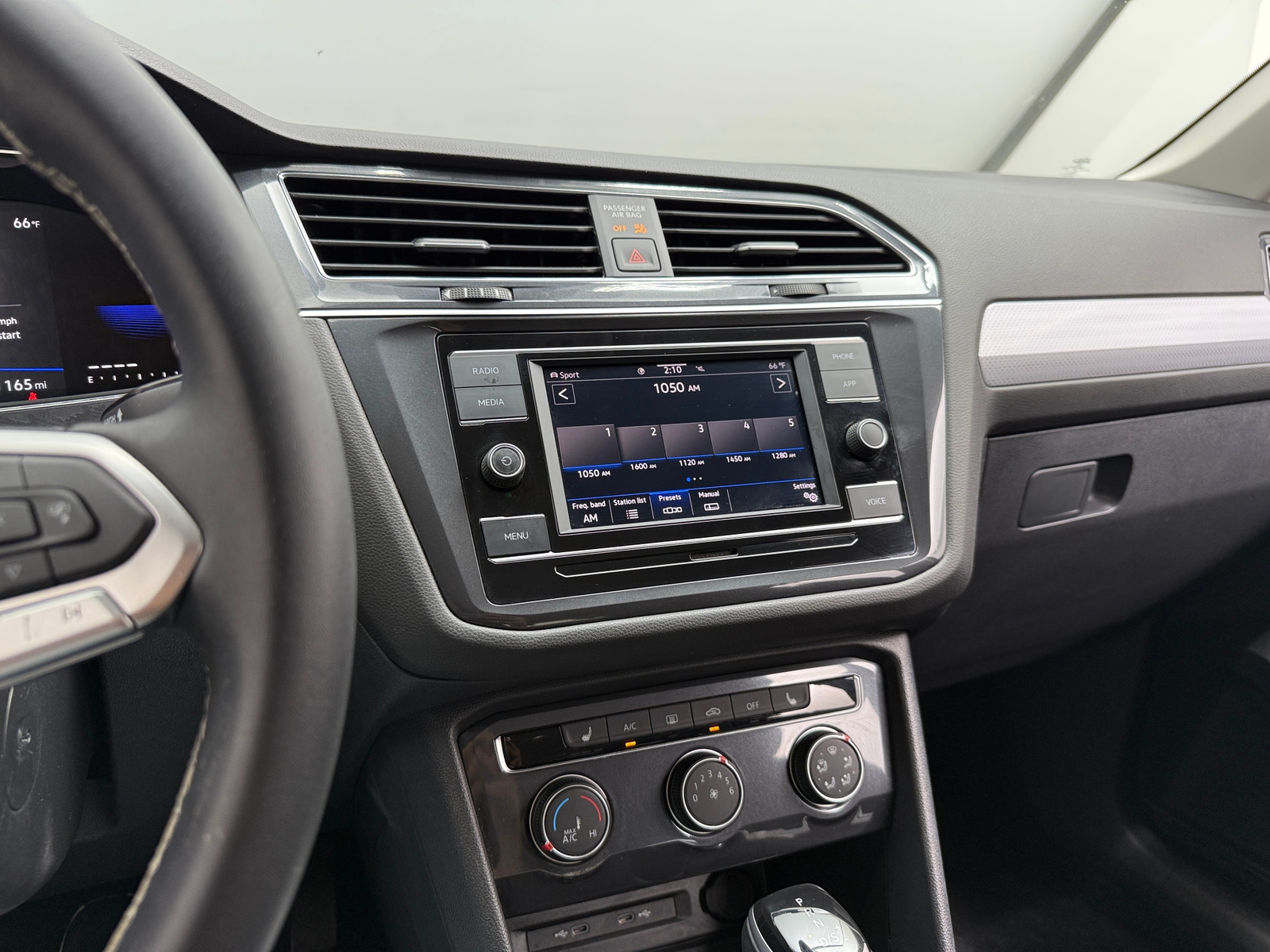 Thumbnail: 2023 Volkswagen Tiguan - 4