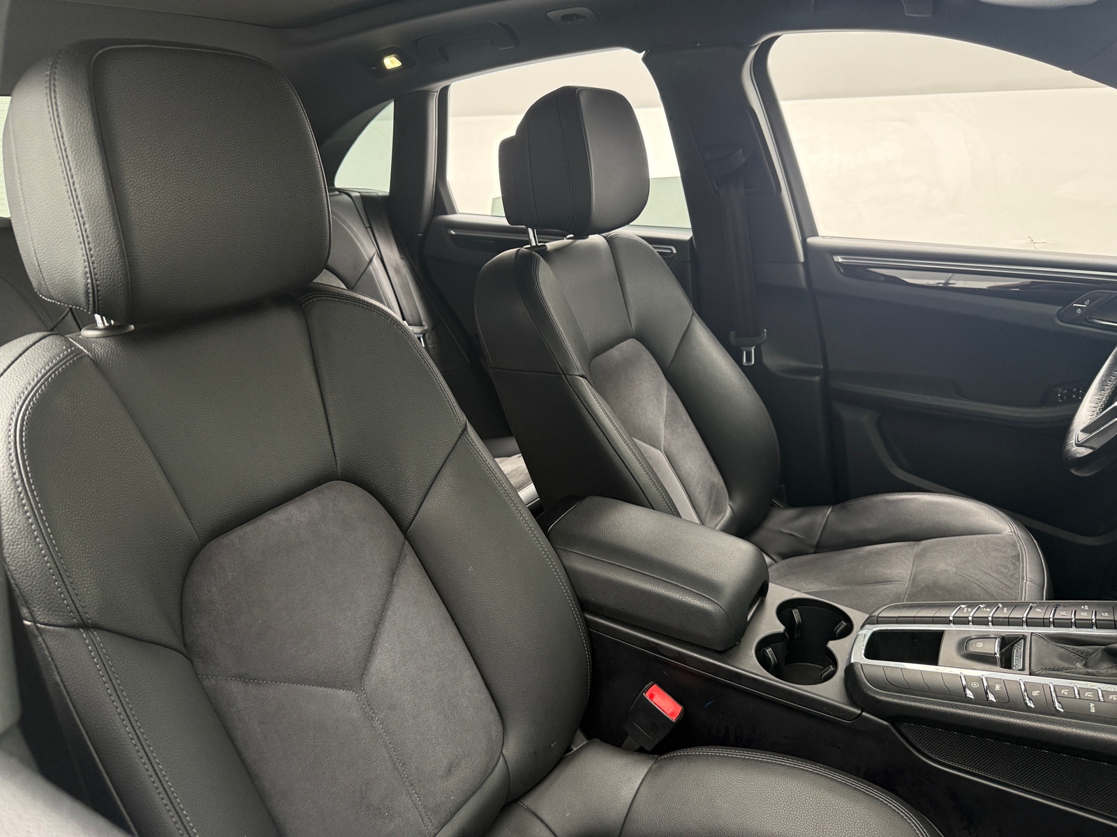 Thumbnail: 2019 Porsche Macan - 2