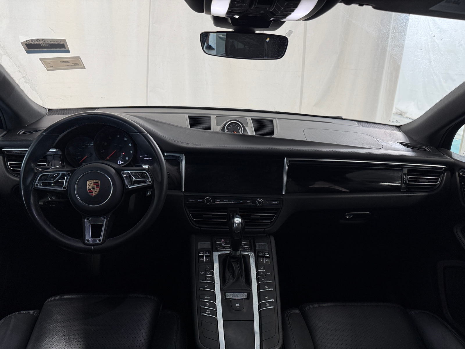 Thumbnail: 2020 Porsche Macan - 2