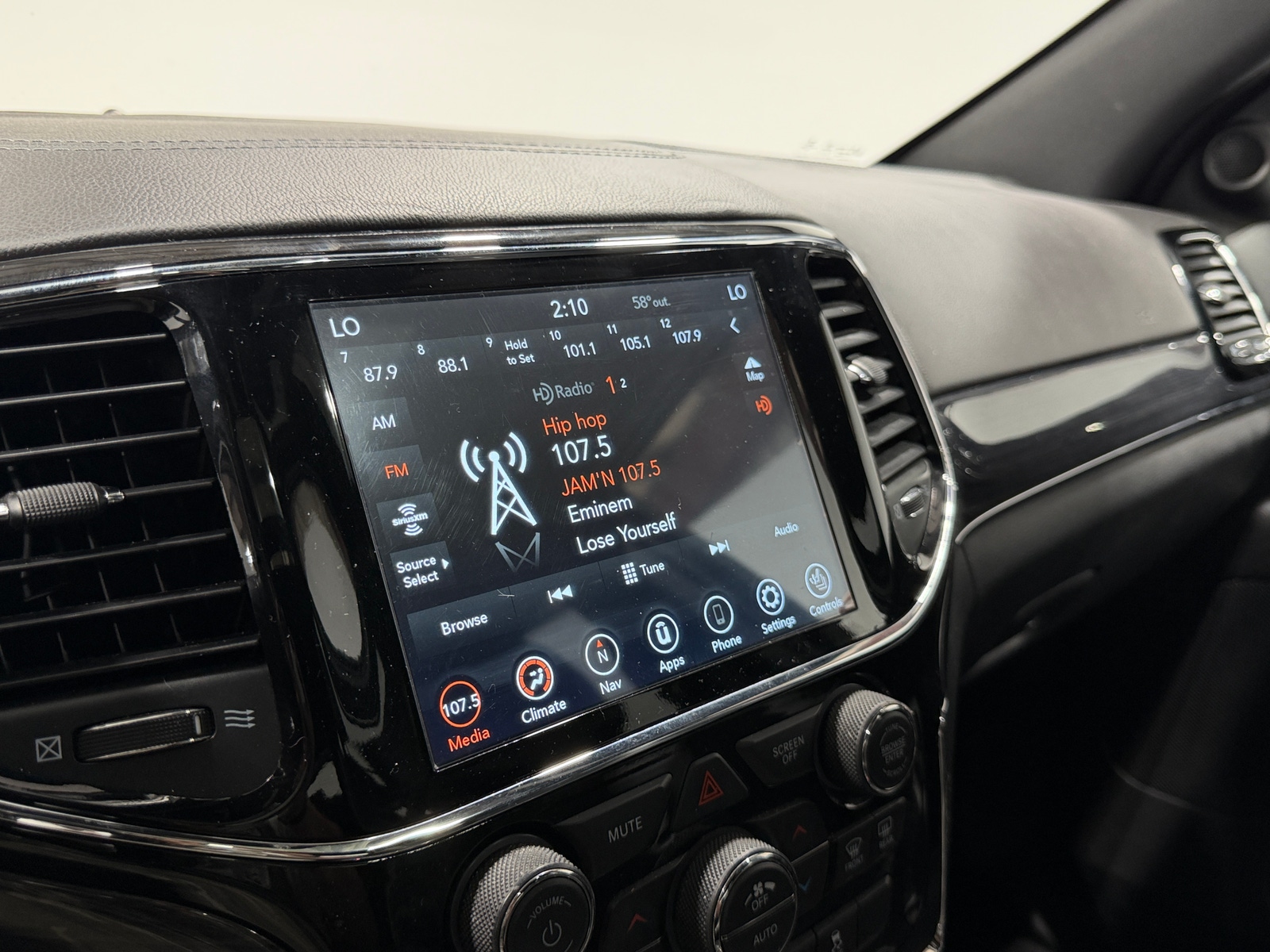Thumbnail: 2020 Jeep Grand Cherokee - 3