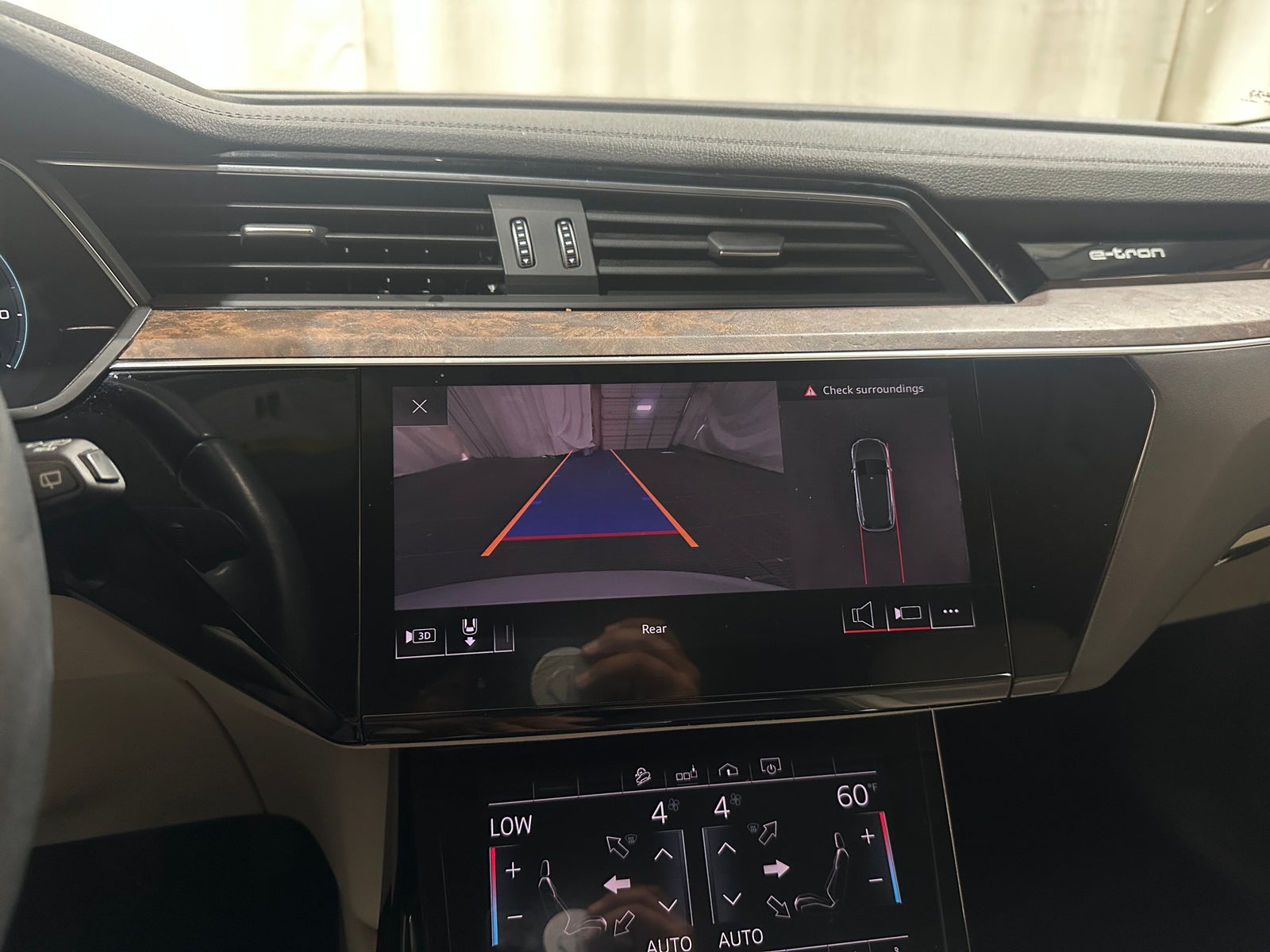 Thumbnail: 2019 Audi e-tron - 3