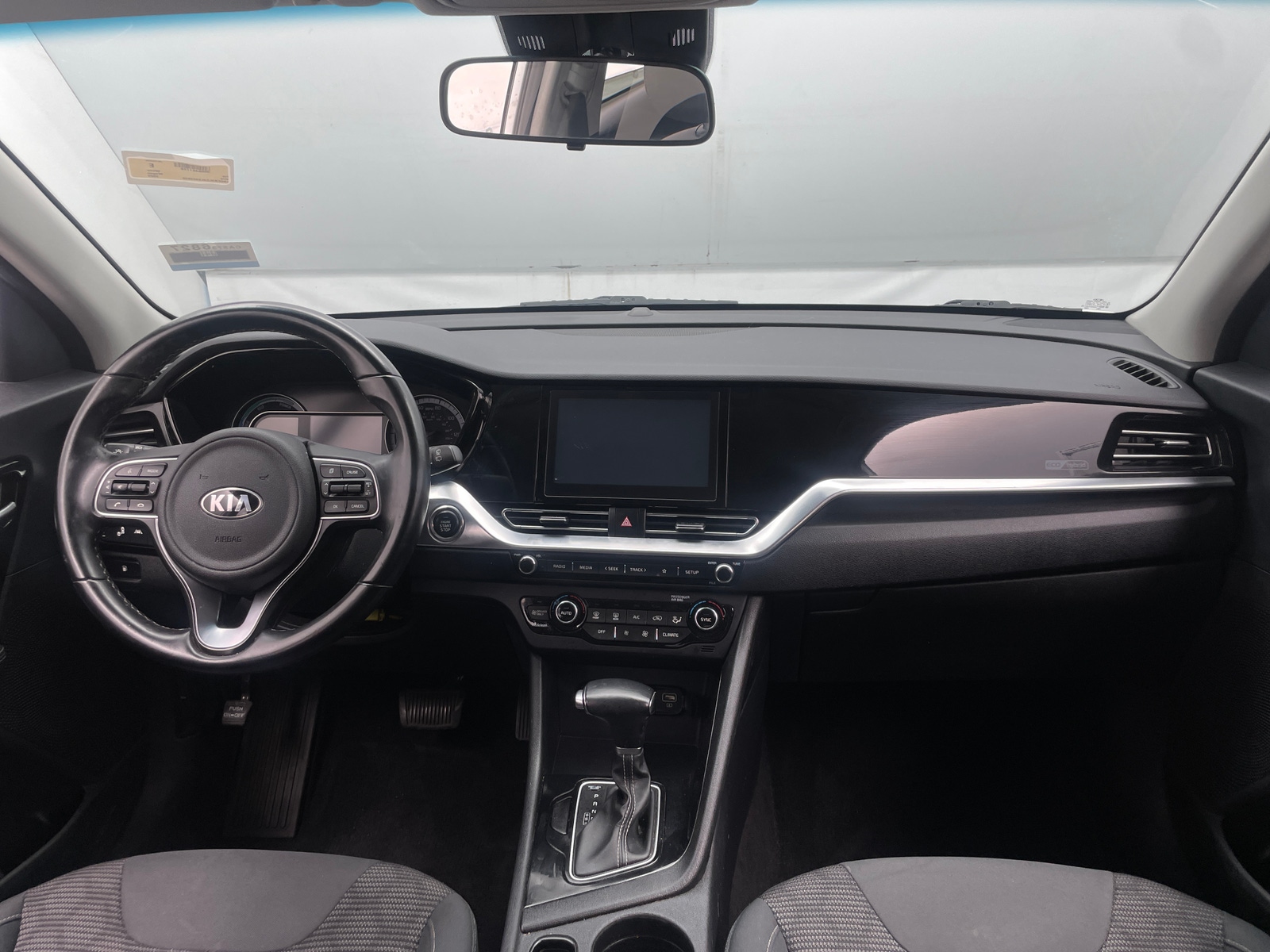 Thumbnail: 2020 Kia Niro - 3