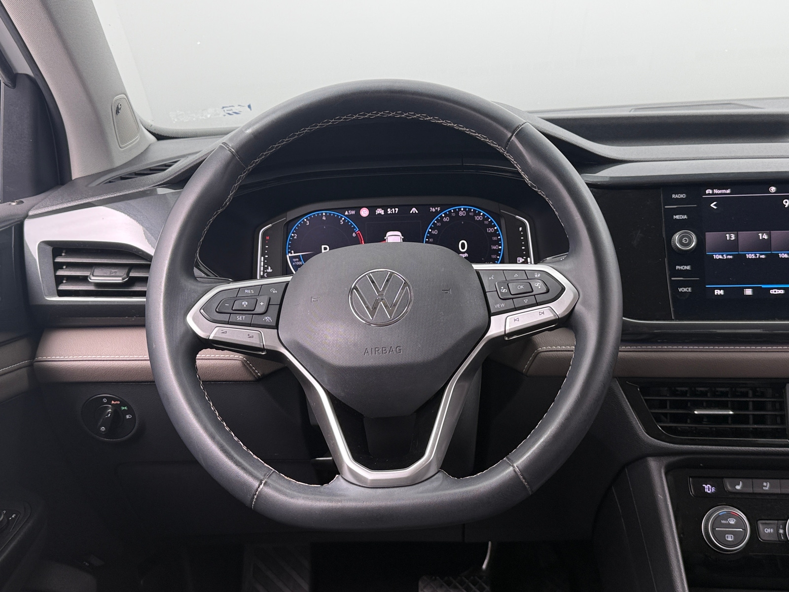 Thumbnail: 2022 Volkswagen Taos - 5