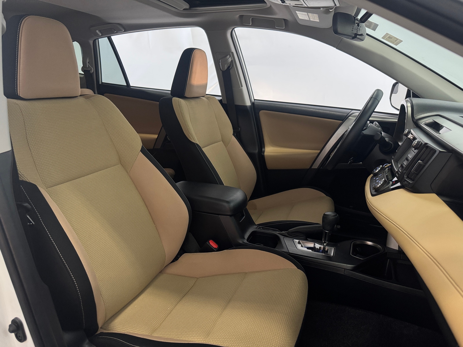 Thumbnail: 2017 Toyota RAV4 - 2
