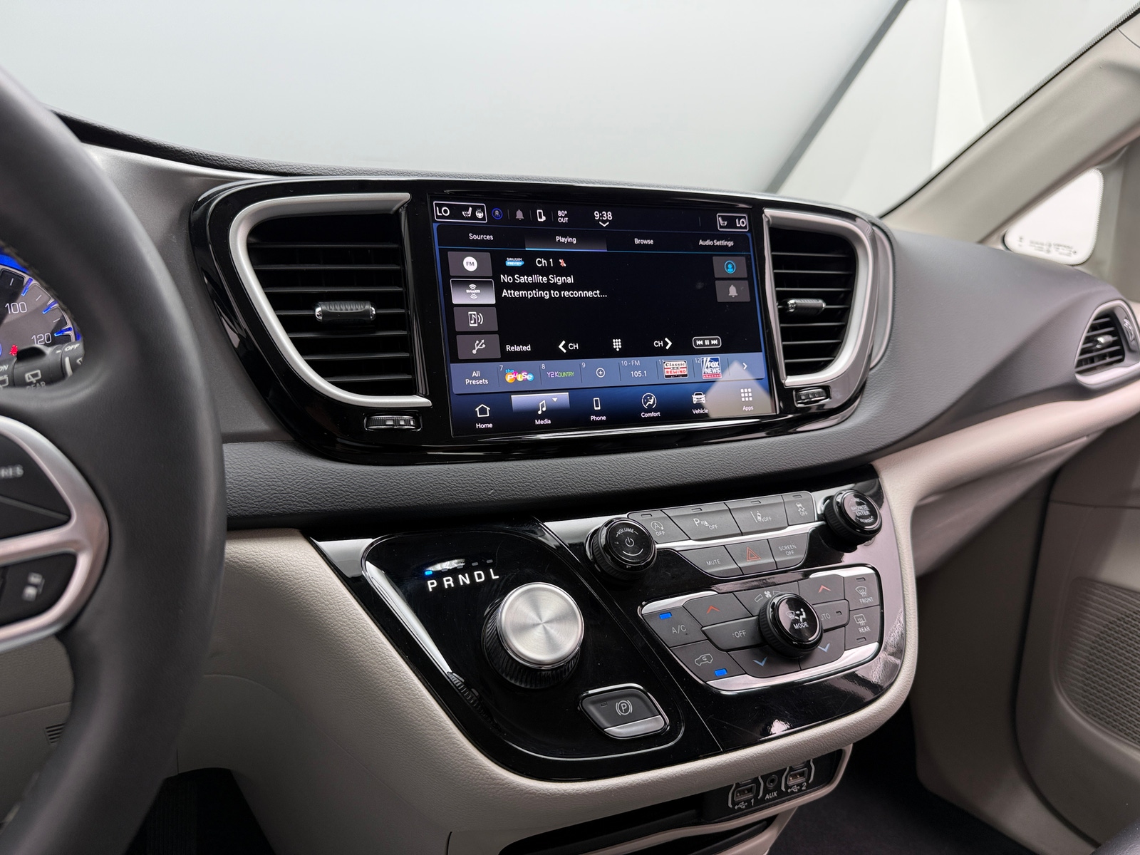 Thumbnail: 2023 Chrysler Pacifica - 3