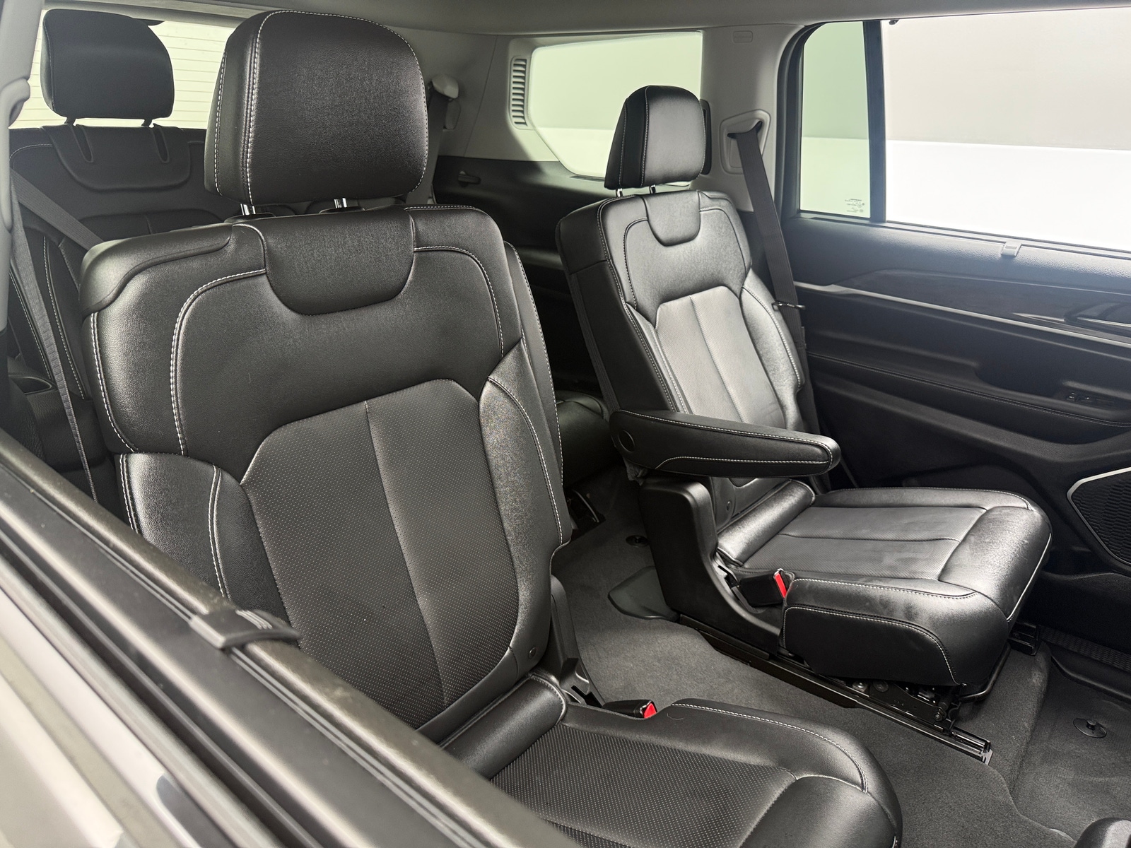 Thumbnail: 2023 Jeep Grand Cherokee L - 5