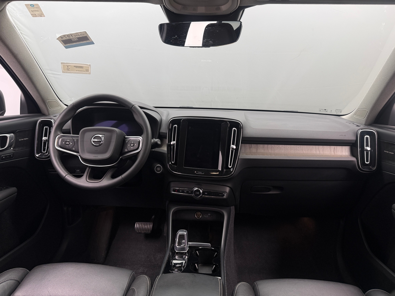 Thumbnail: 2024 Volvo XC40 - 2