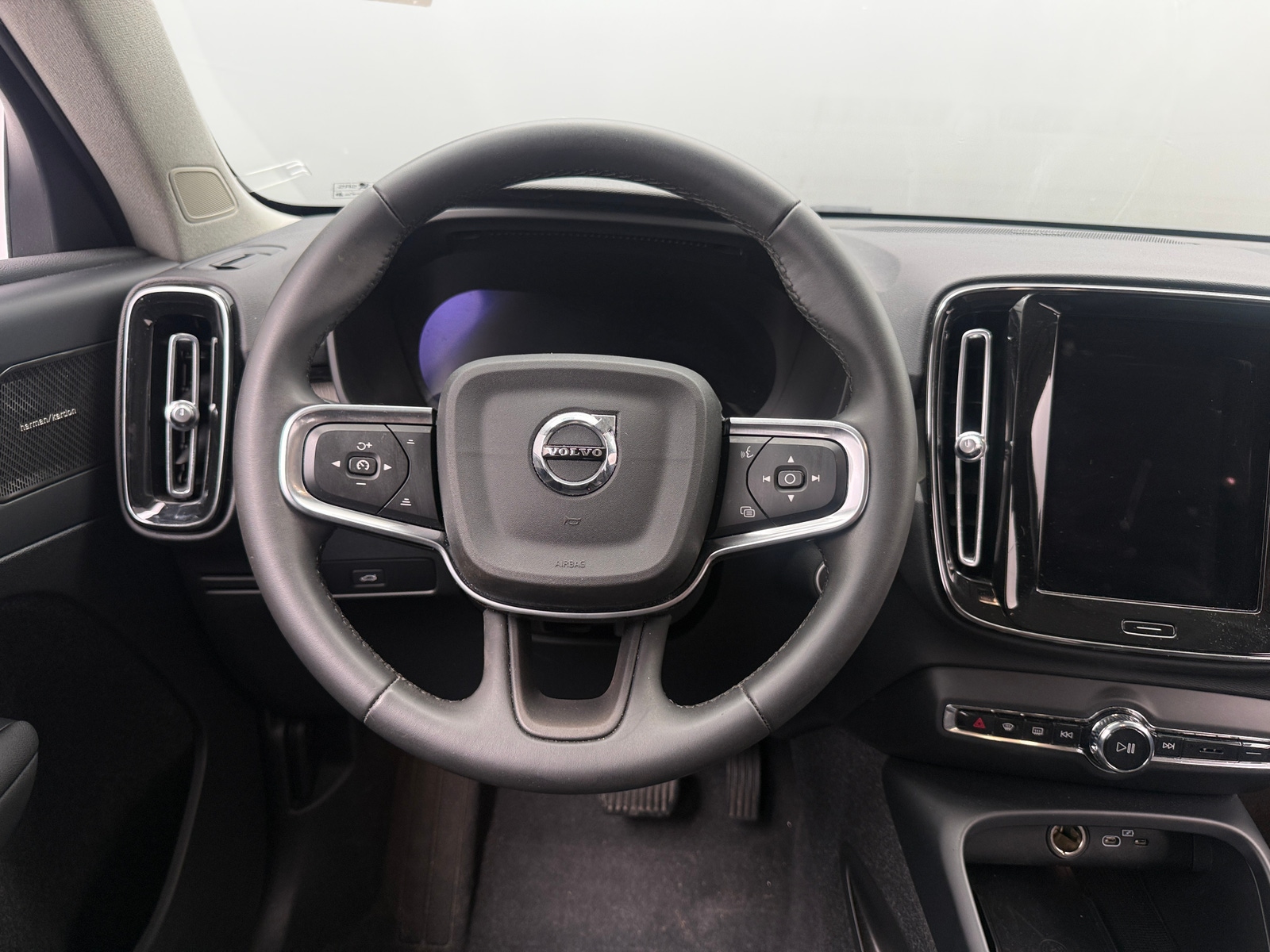 Thumbnail: 2024 Volvo XC40 - 4