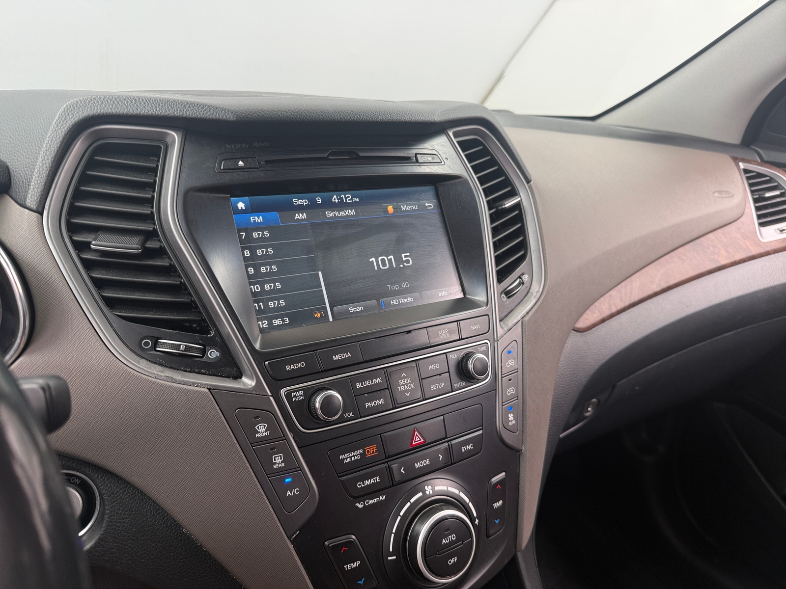 Thumbnail: 2018 Hyundai Santa Fe - 3