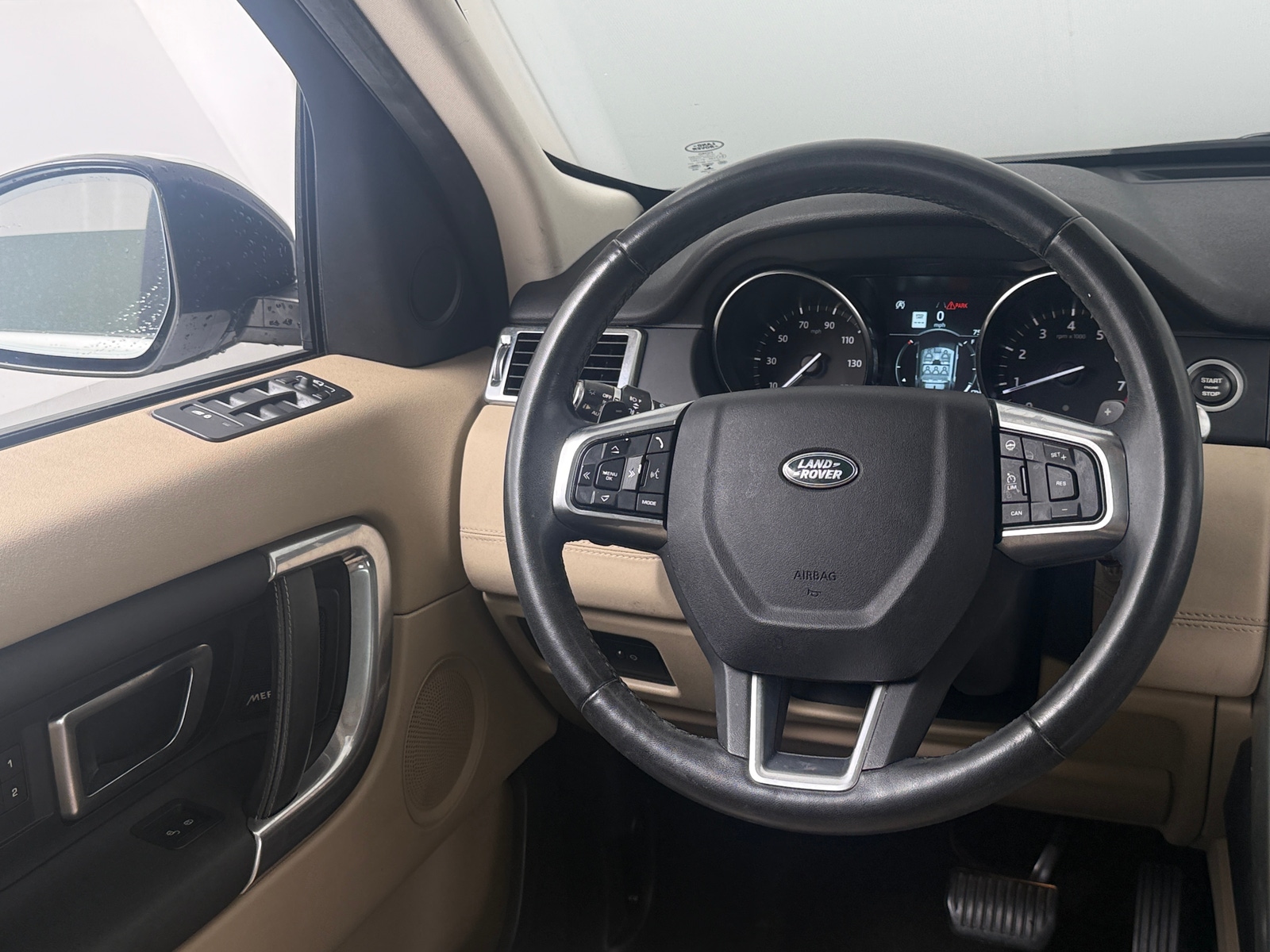 Thumbnail: 2019 Land Rover Discovery Sport - 4