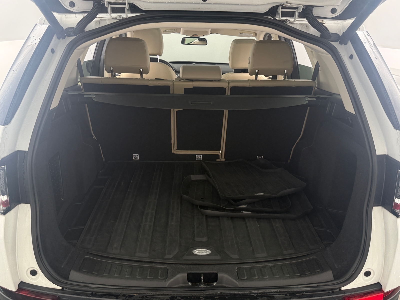 Thumbnail: 2019 Land Rover Discovery Sport - 6