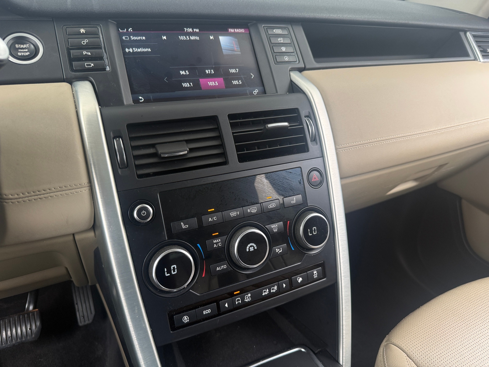 Thumbnail: 2019 Land Rover Discovery Sport - 3