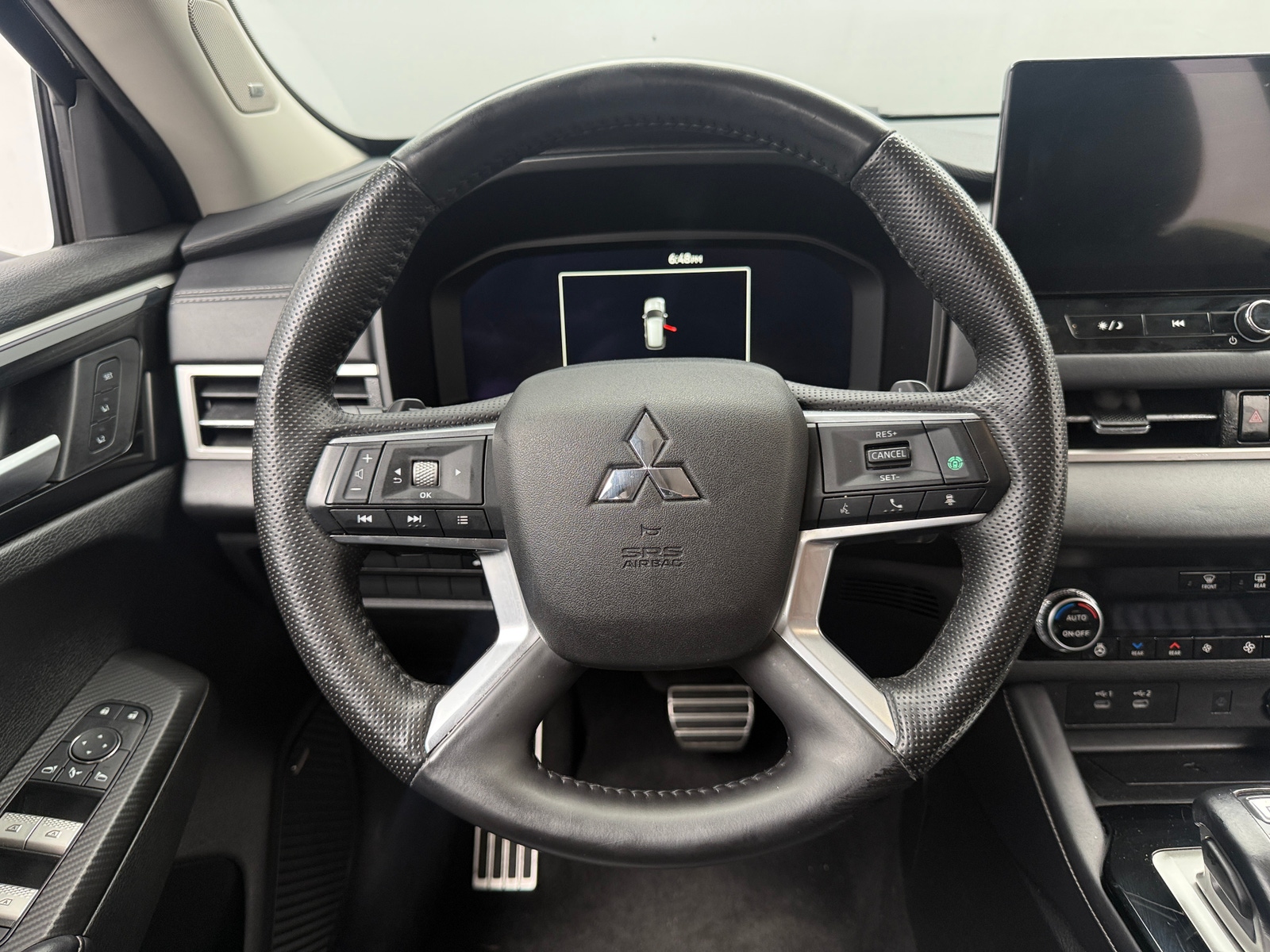 Thumbnail: 2025 Mitsubishi Outlander - 4