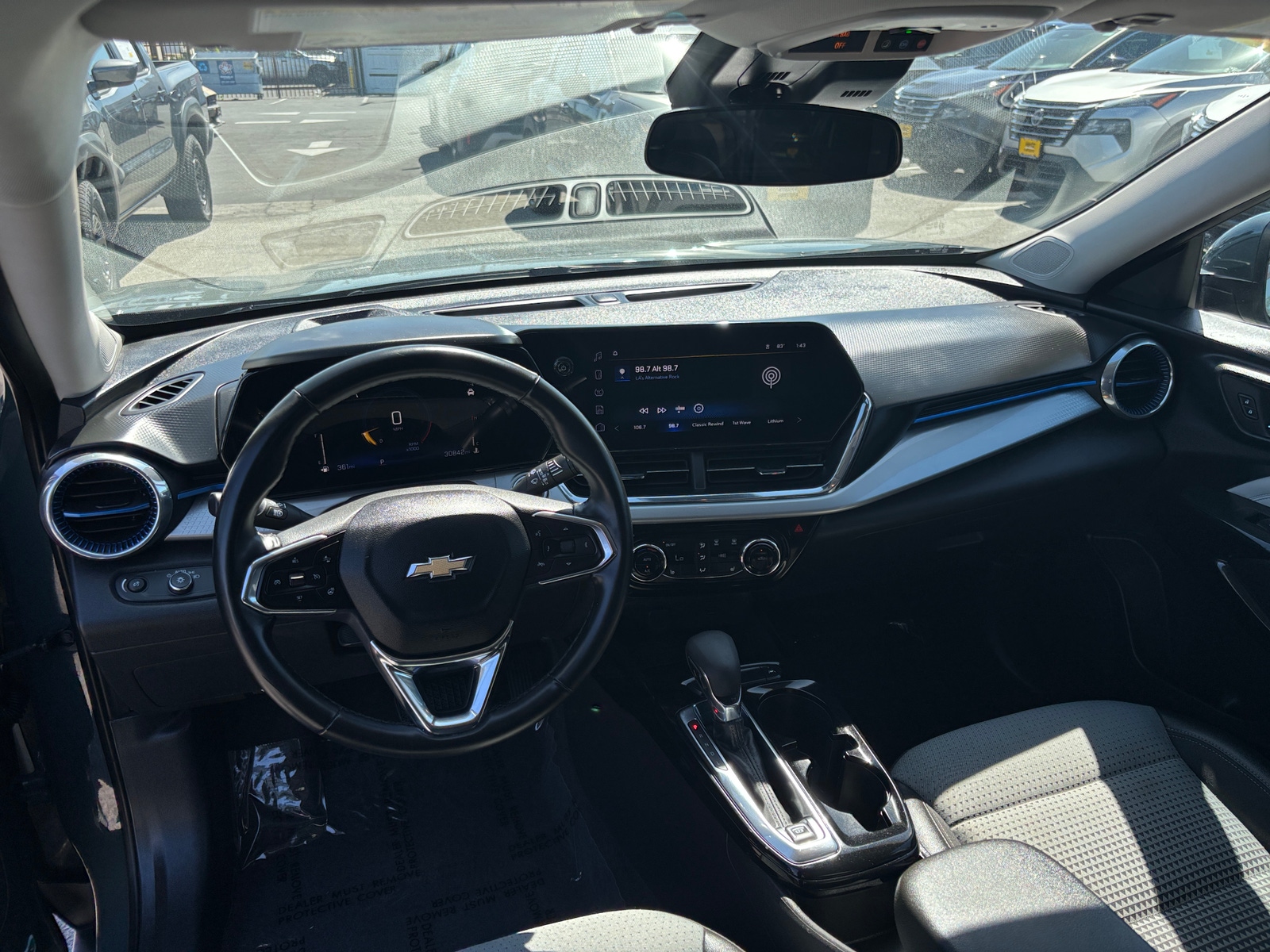Thumbnail: 2025 Chevrolet Trax - 3