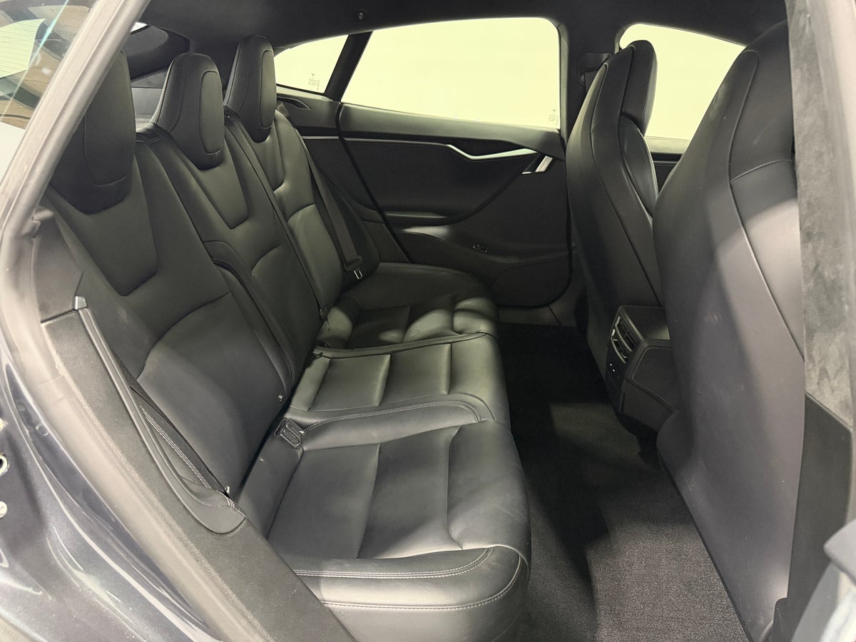 2019 Tesla Model S Performance in Midnight Silver Metallic — photo 2