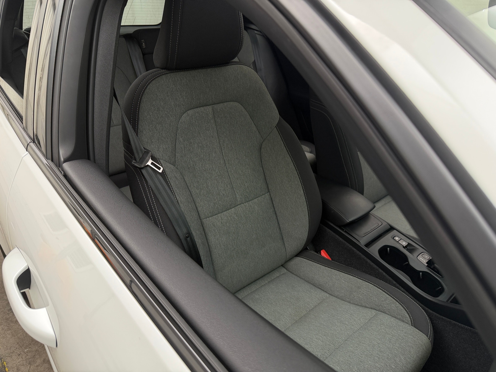 Thumbnail: 2024 Volvo XC40 - 2