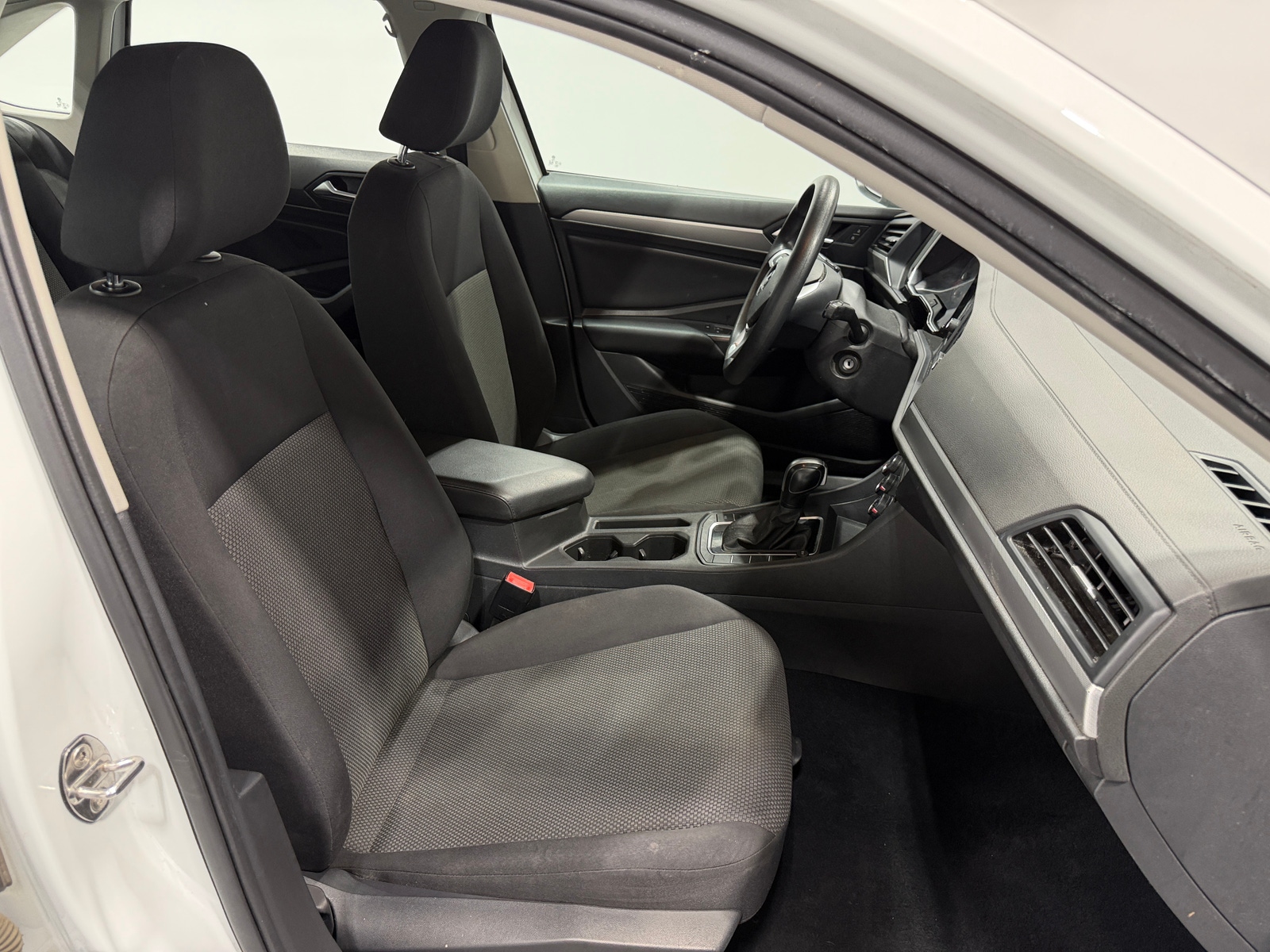 Thumbnail: 2019 Volkswagen Jetta - 2