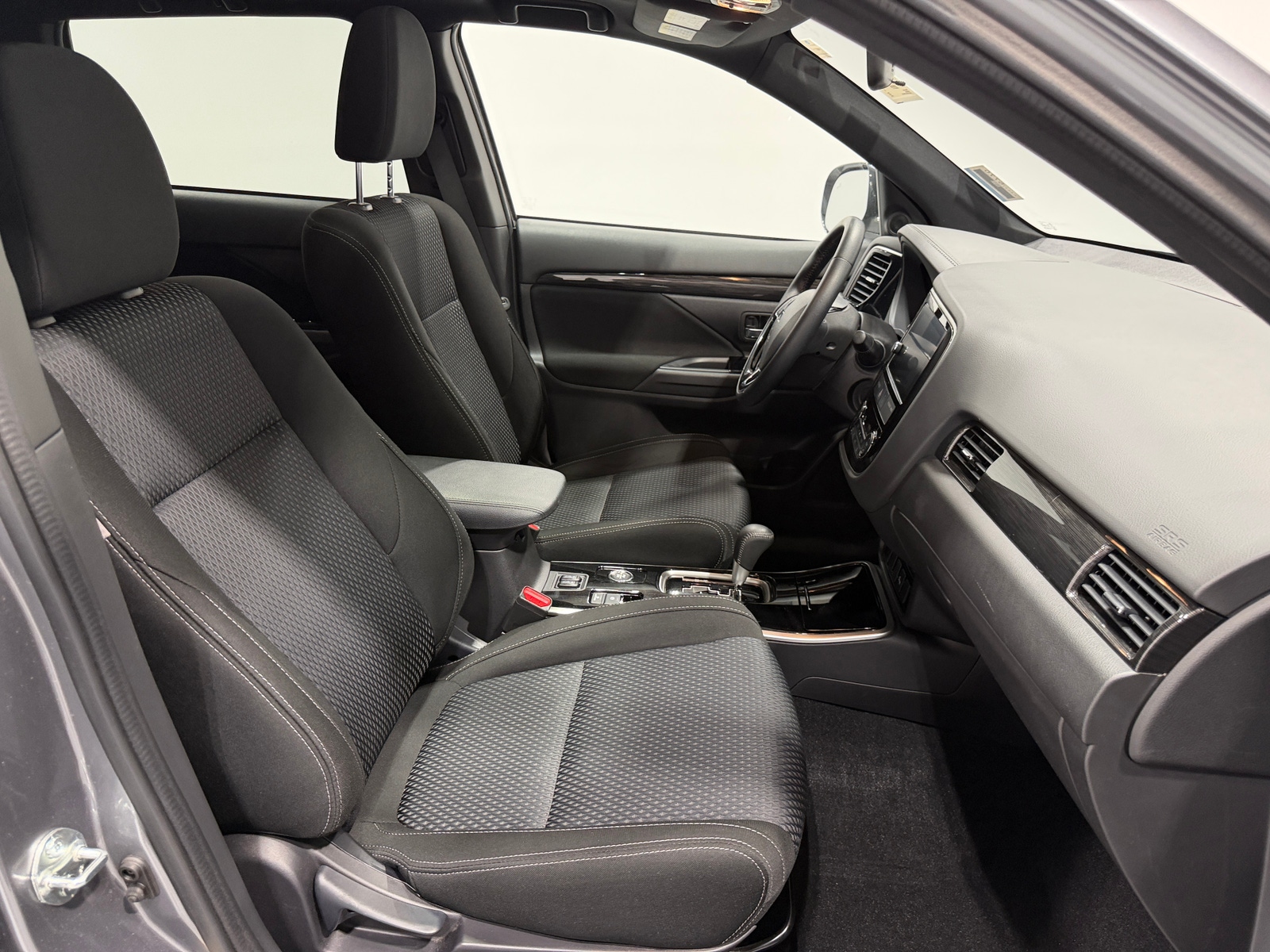 Thumbnail: 2018 Mitsubishi Outlander - 2