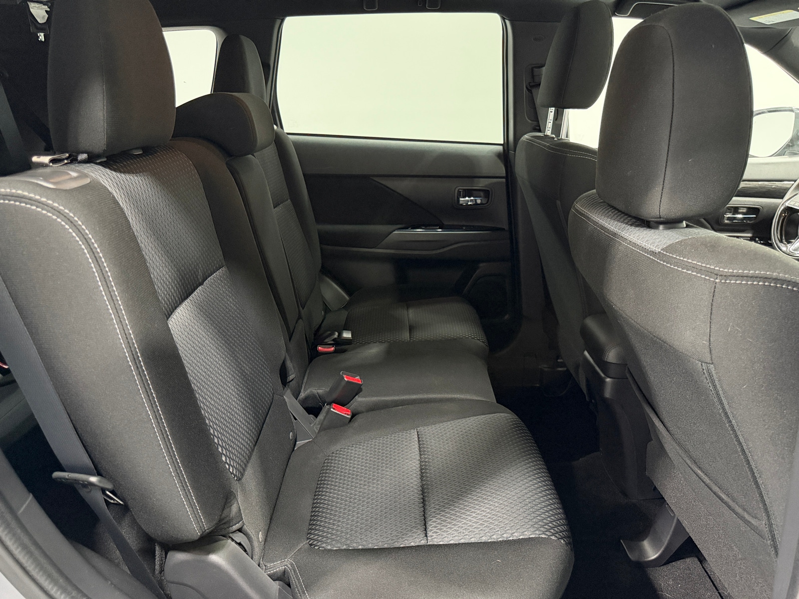Thumbnail: 2018 Mitsubishi Outlander - 6