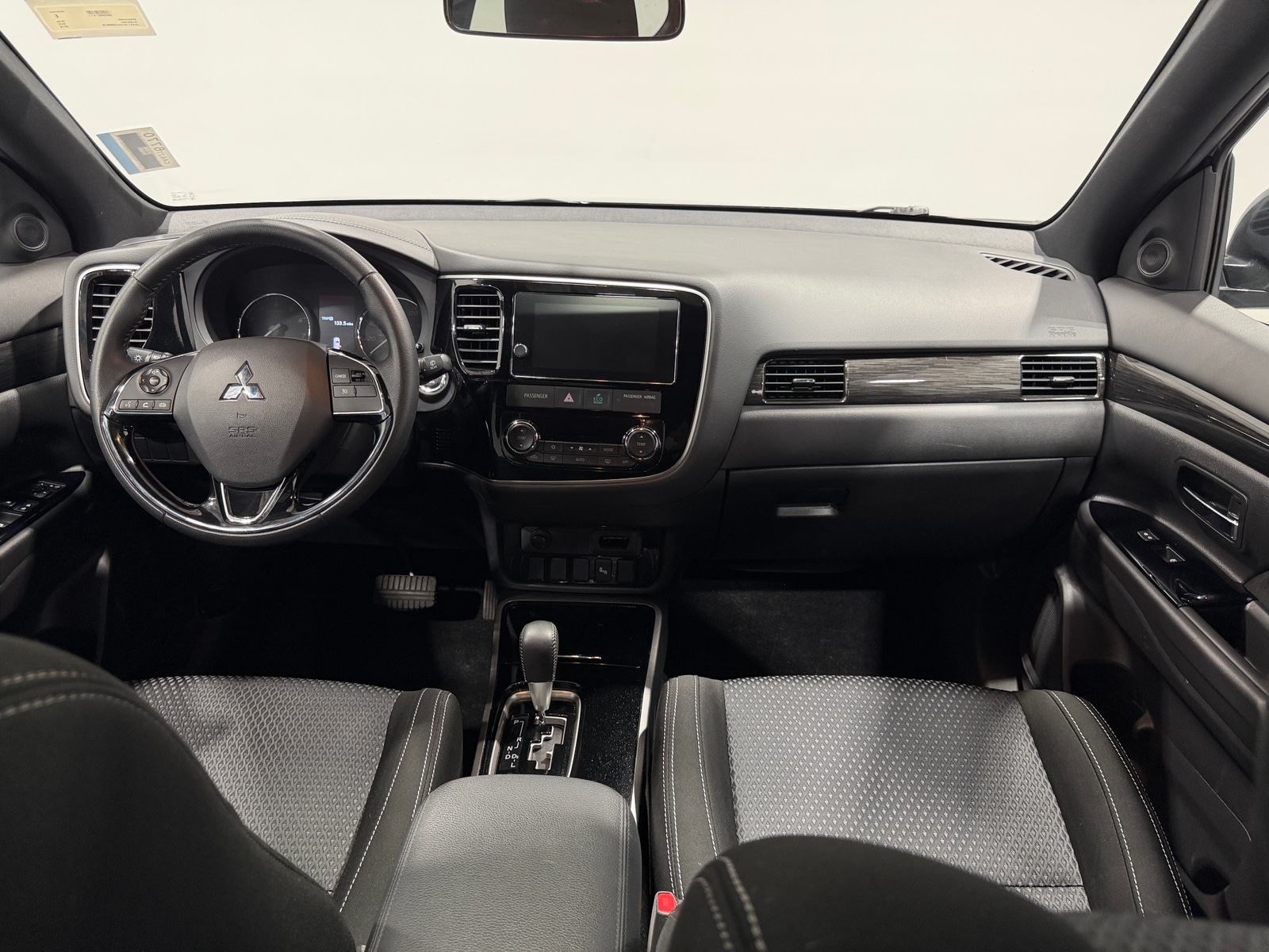 Thumbnail: 2018 Mitsubishi Outlander - 3